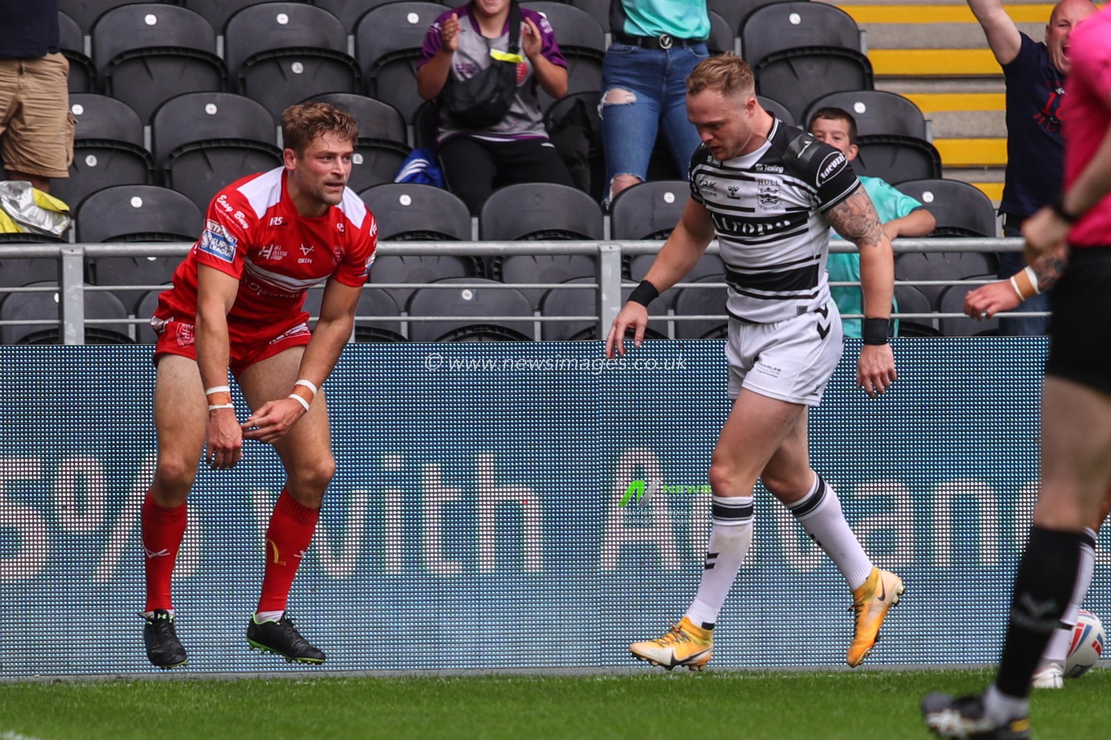 Jimmy Keinhorst (33) of Hull KR celebrates his try
