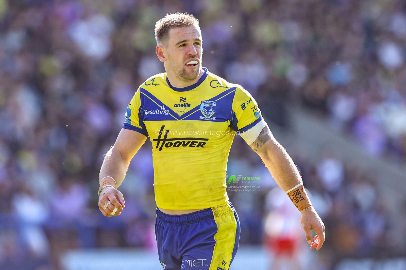 Matt Dufty of Warrington Wolves during the Betfred Challenge Cup Quarter Final match Warrington Wolves vs St Helens at Halliwell Jones Stadium, Warrington, United Kingdom, 6th April 2025

(Photo by Alfie Cosgrove/News Images)