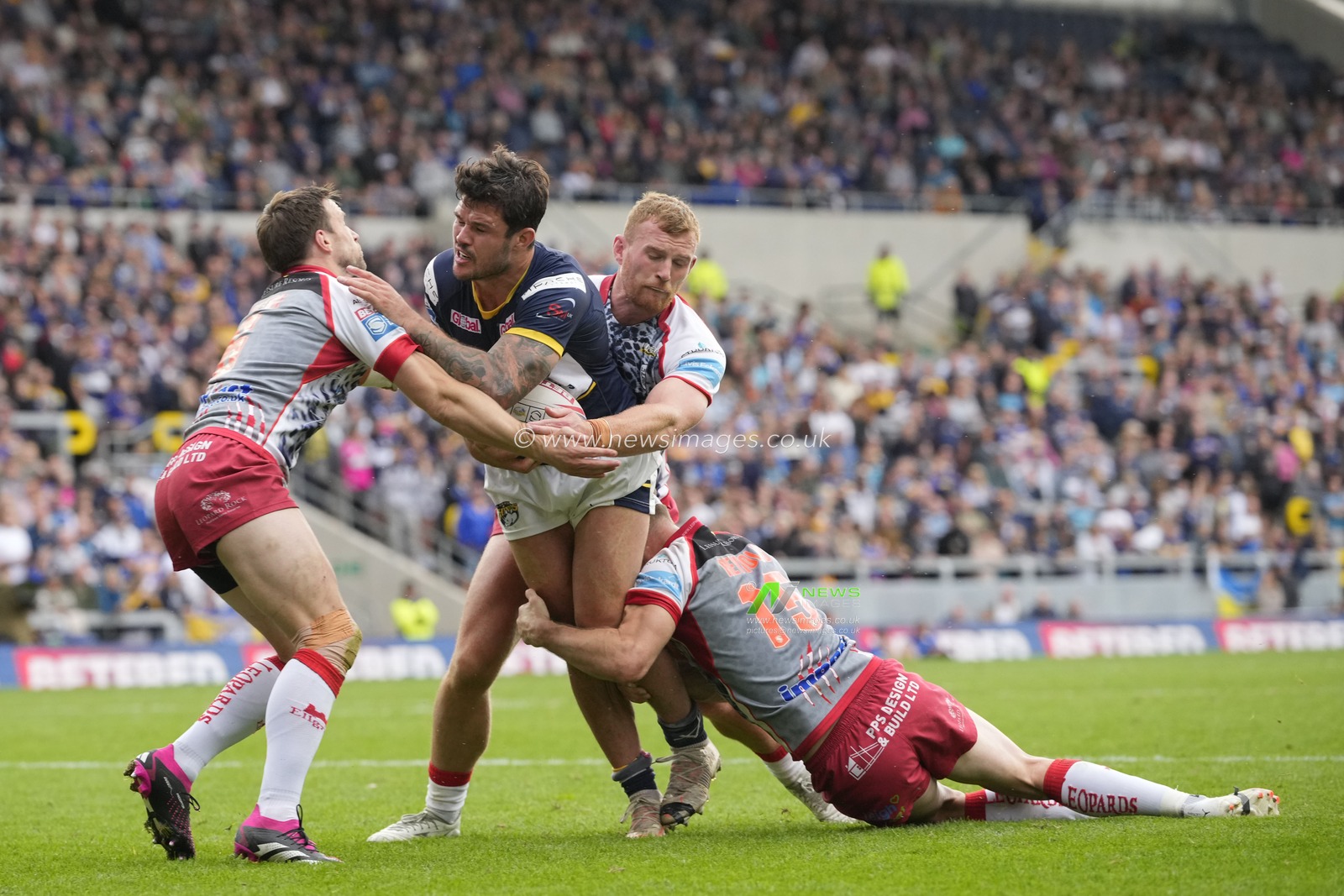James Bentley #11 of Leeds Rhinos runs at Joe Mellor #6 of Leigh Leopards during the Betfred Super League Round 21 match Leeds Rhinos vs Leigh Leopards at Headingley Stadium, Leeds, United Kingdom, 6th August 2023

(Photo by Steve Flynn/News Images)
