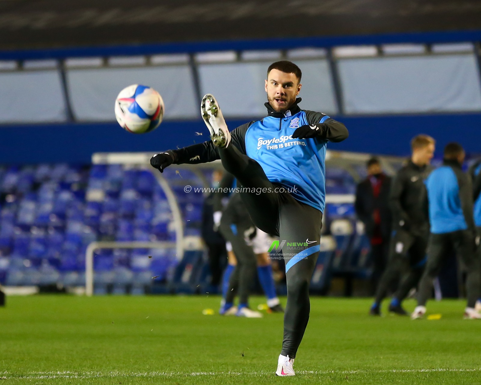 Scott Hogan #9 of Birmingham City warming up ahead of the game against Barnsley