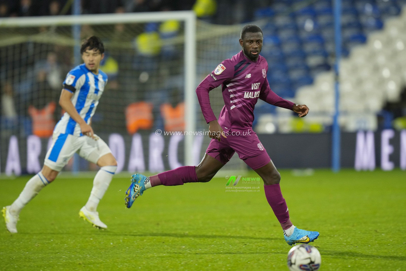 Jamilu Collins #17 of Cardiff City during the Sky Bet Championship match Huddersfield Town vs Cardiff City at John Smith's Stadium, Huddersfield, United Kingdom, 24th October 2023

(Photo by Steve Flynn/News Images)