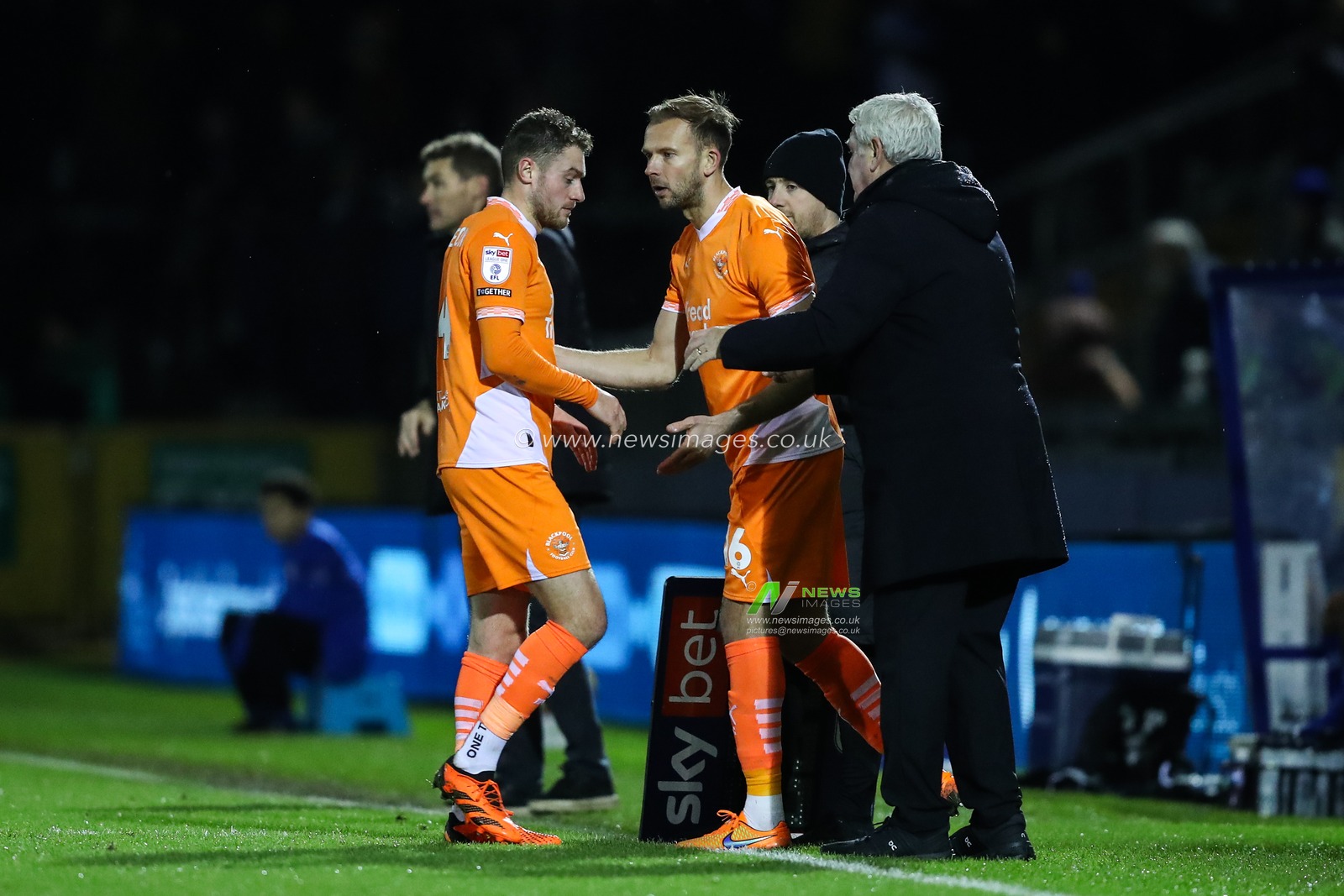 Elliot Embleton of Blackpool is replaced by Jordan Rhodes of Blackpool during the Sky Bet League 1 match Bristol Rovers vs Blackpool at Memorial Stadium, Bristol, United Kingdom, 26th November 2024

(Photo by Gareth Evans/News Images)