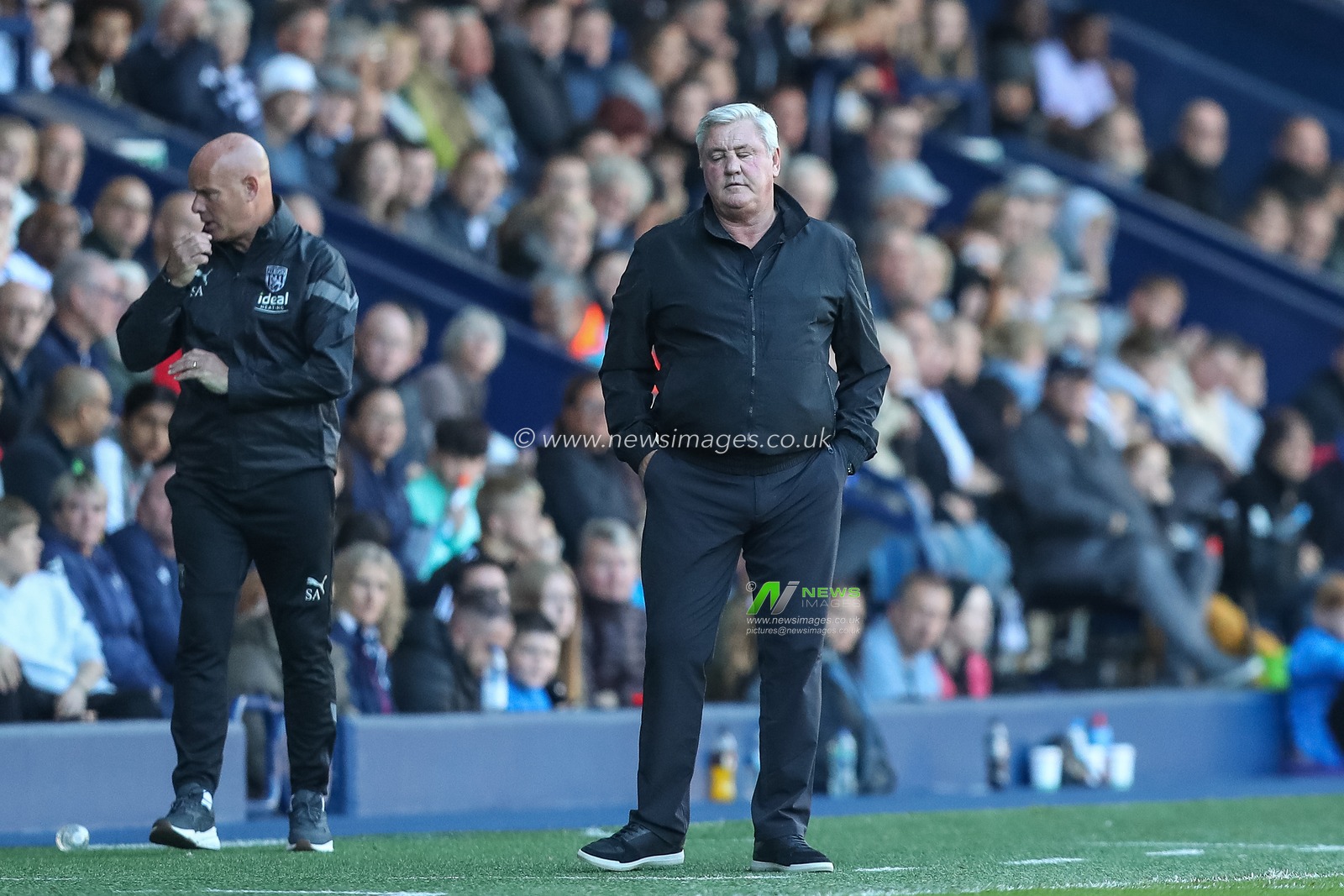 Steve Bruce manager of West Bromwich Albion looks dejected during the Sky Bet Championship match West Bromwich Albion vs Luton Town at The Hawthorns, West Bromwich, United Kingdom, 8th October 2022

(Photo by Gareth Evans/News Images)