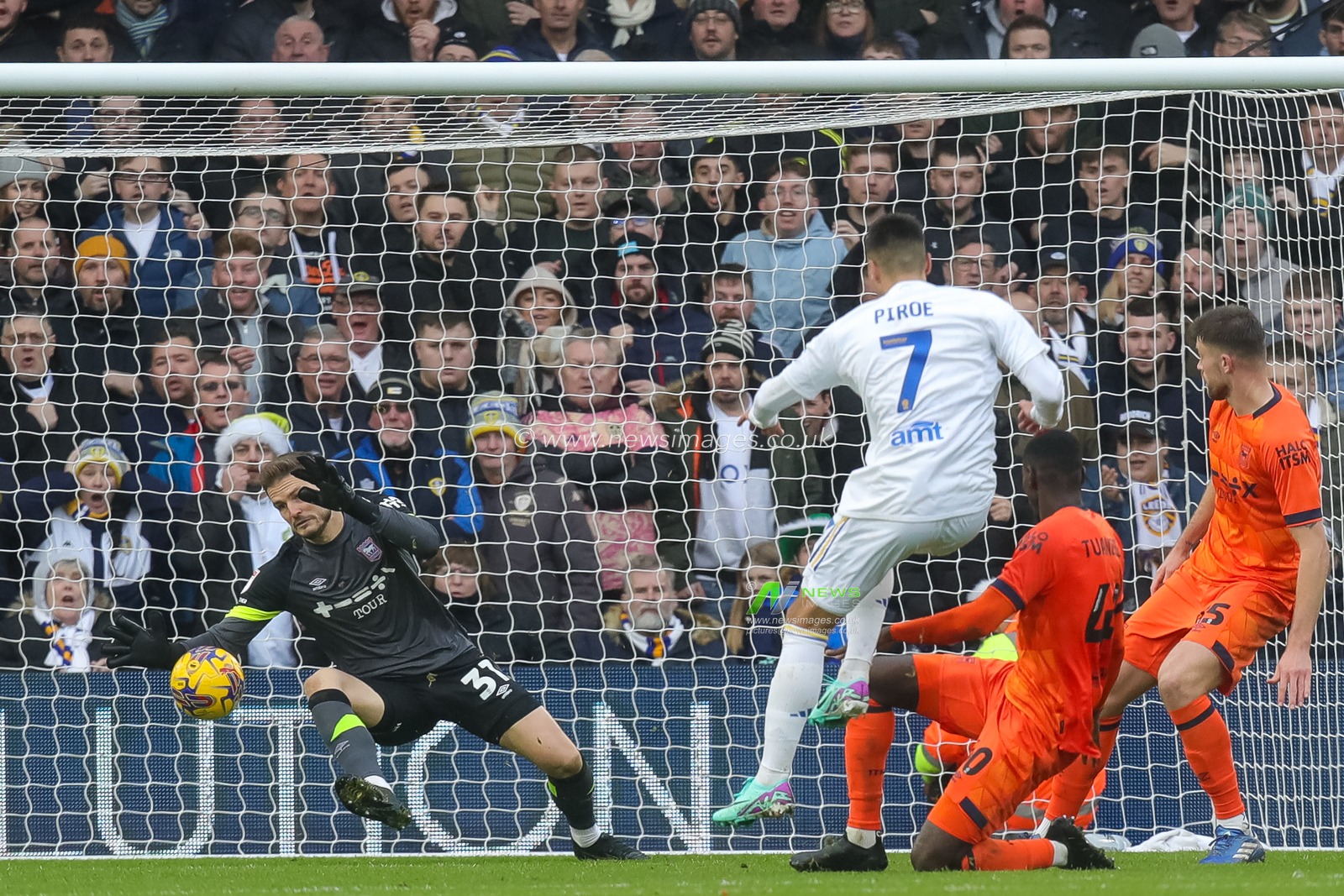 JoÃ«l Piroe #7 of Leeds United shoots at goal and scores to make it 4-0 in the second half of the Sky Bet Championship match Leeds United vs Ipswich Town at Elland Road, Leeds, United Kingdom, 23rd December 2023

(Photo by James Heaton/News Images)