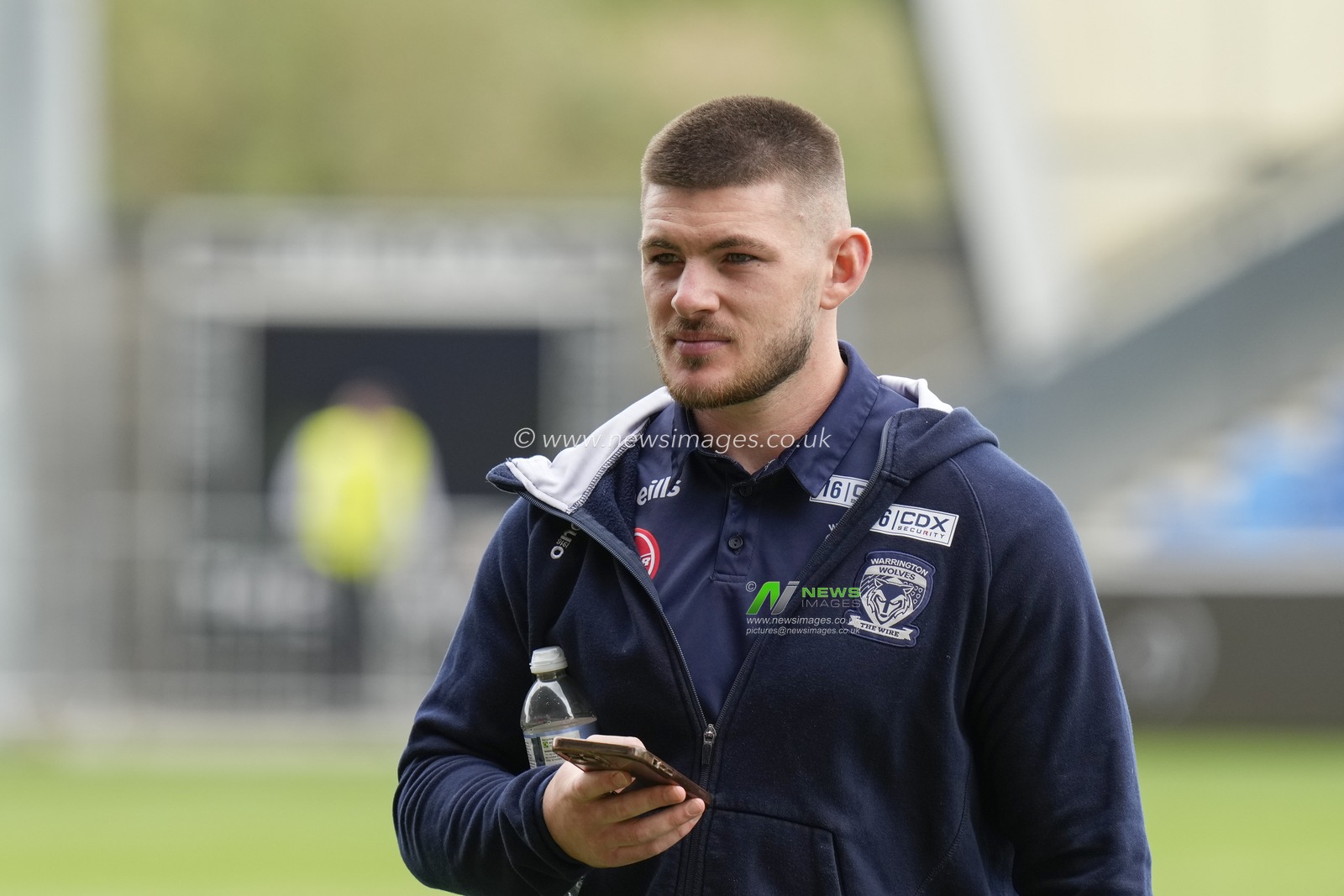 Danny Walker #16 of Warrington Wolves inspects the pitch before the Betfred Super League match Salford Red Devils vs Warrington Wolves at AJ Bell Stadium, Eccles, United Kingdom, 3rd September 2022

(Photo by Steve Flynn/News Images)