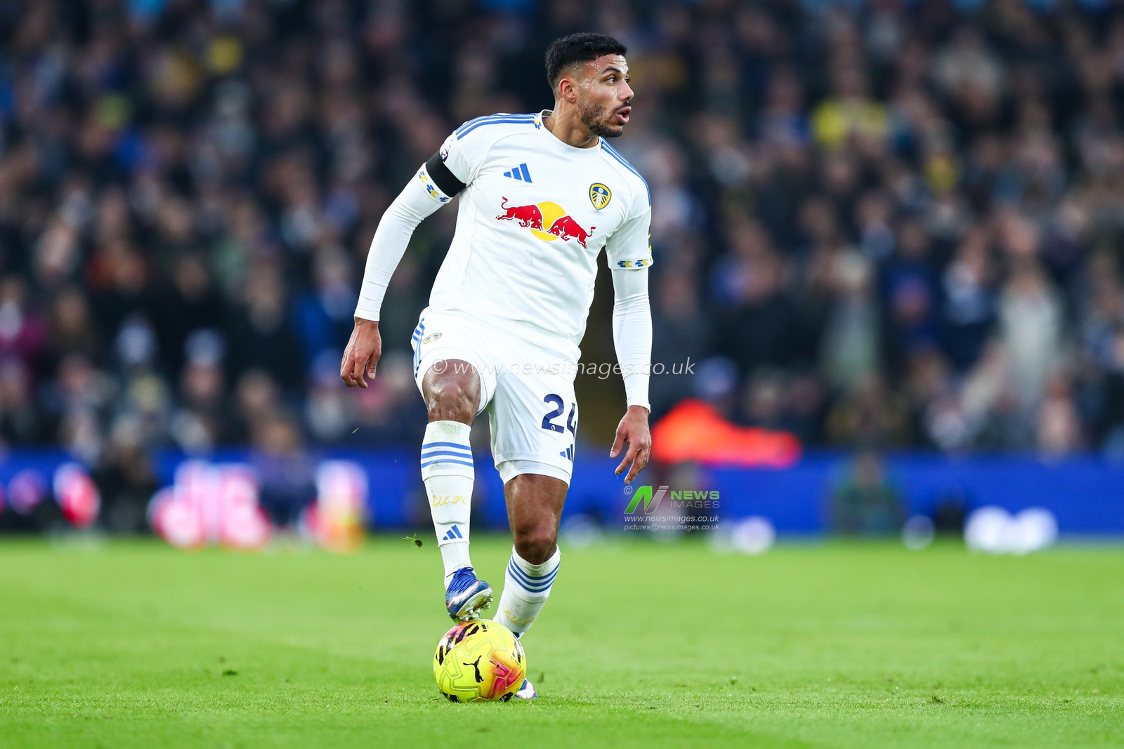 James Justin of Leeds United controls the ball during the Premier League match Leeds United vs Fulham at Elland Road, Leeds, United Kingdom, 17th January 2026

(Photo by Jorge Horsted/News Images)