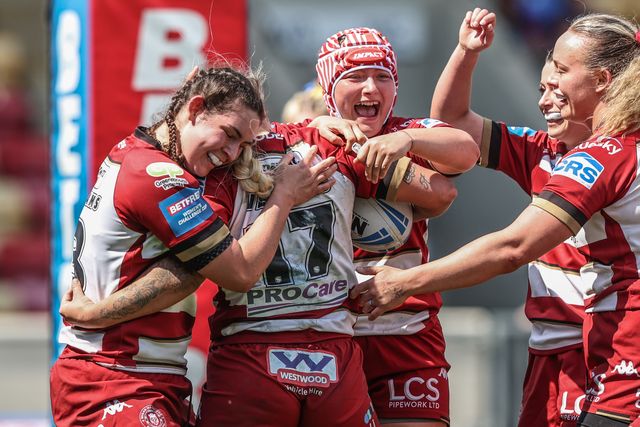 Emily Veivers of Wigan Warriors celebrates her try during the Betfred Women's Challenge Cup Cup Semi-final match Leeds Rhinos vs Wigan Warriors at LNER Community Stadium, York, United Kingdom, 10th May 2025

(Photo by Alfie Cosgrove/News Images)