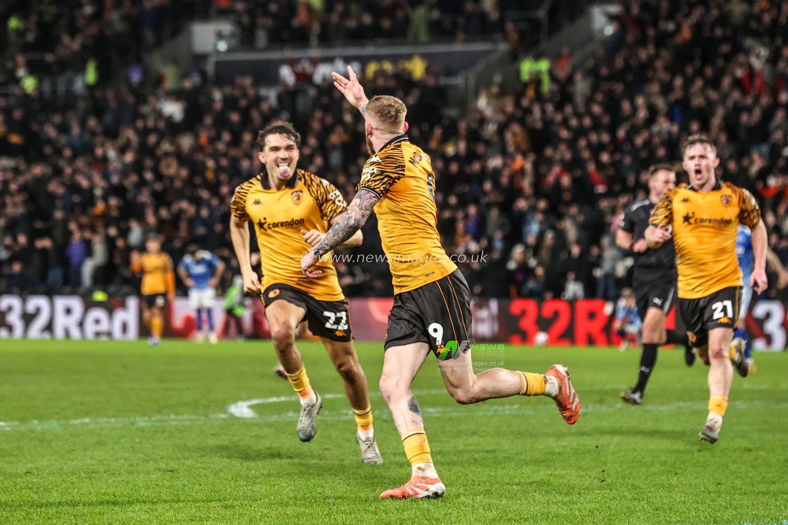 Oliver McBurnie of Hull City celebrates his goal to make it 2-1 during the Sky Bet Championship match Hull City vs Derby County at MKM Stadium, Hull, United Kingdom on 24 February 2026

(Photo by Alfie Cosgrove/News Images)