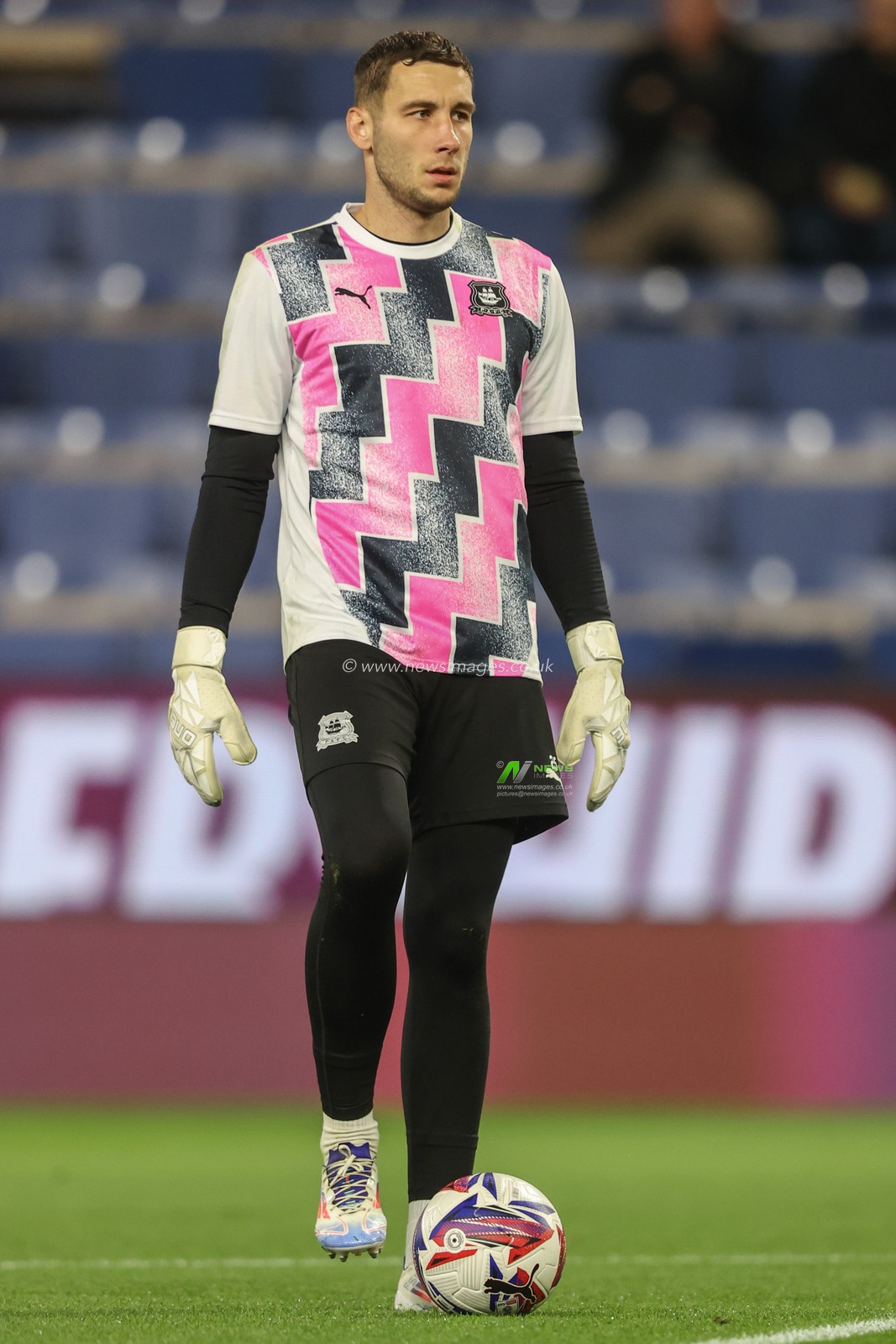 Marko MaroÅ¡i of Plymouth Argyle in the pregame warmup session during the Sky Bet Championship match Burnley vs Plymouth Argyle at Turf Moor, Burnley, United Kingdom, 1st October 2024

(Photo by Alfie Cosgrove/News Images)