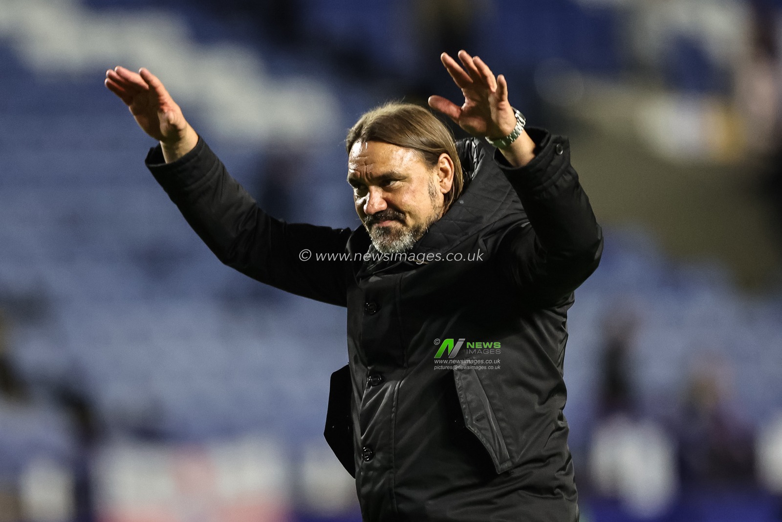Daniel Farke manager of Leeds United salutes the travelling fans after winning 0-2 during the Sky Bet Championship match Sheffield Wednesday vs Leeds United at Hillsborough, Sheffield, United Kingdom, 23rd August 2024

(Photo by Mark Cosgrove/News Images)