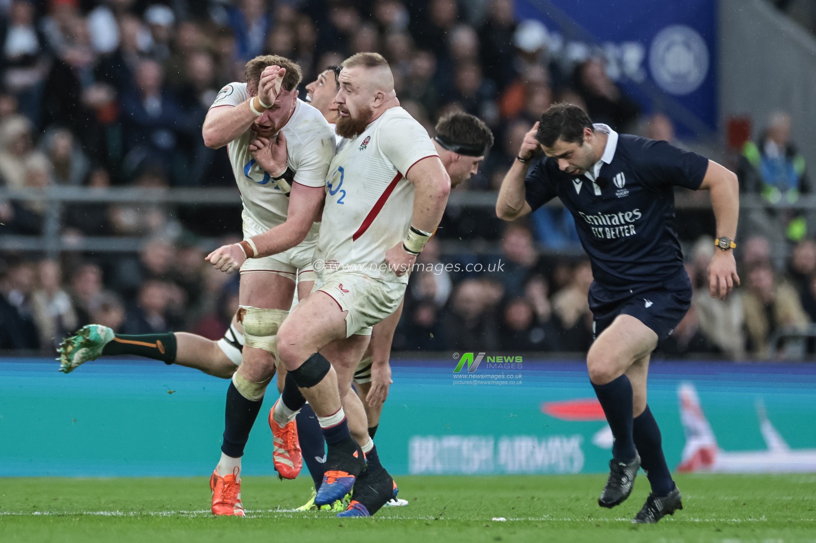 Ollie Chessum of England and Joe Heyes of England clash during the Quilter Nations Series 2025 match England vs Australia at Allianz Stadium, Twickenham, United Kingdom, 1st November 2025

(Photo by Mark Cosgrove/News Images)

*** GER AUT SUI OUT ***