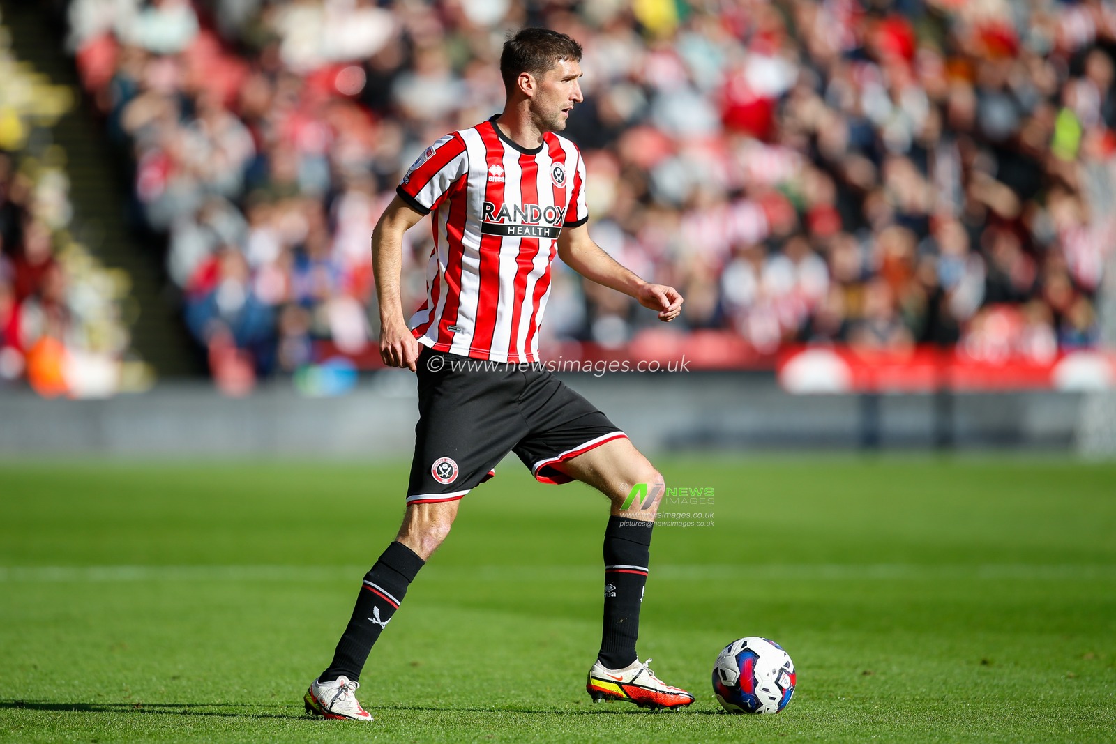 Chris Basham #6 of Sheffield United during the Sky Bet Championship match Sheffield United vs Birmingham City at Bramall Lane, Sheffield, United Kingdom, 1st October 2022

(Photo by Ben Early/News Images)