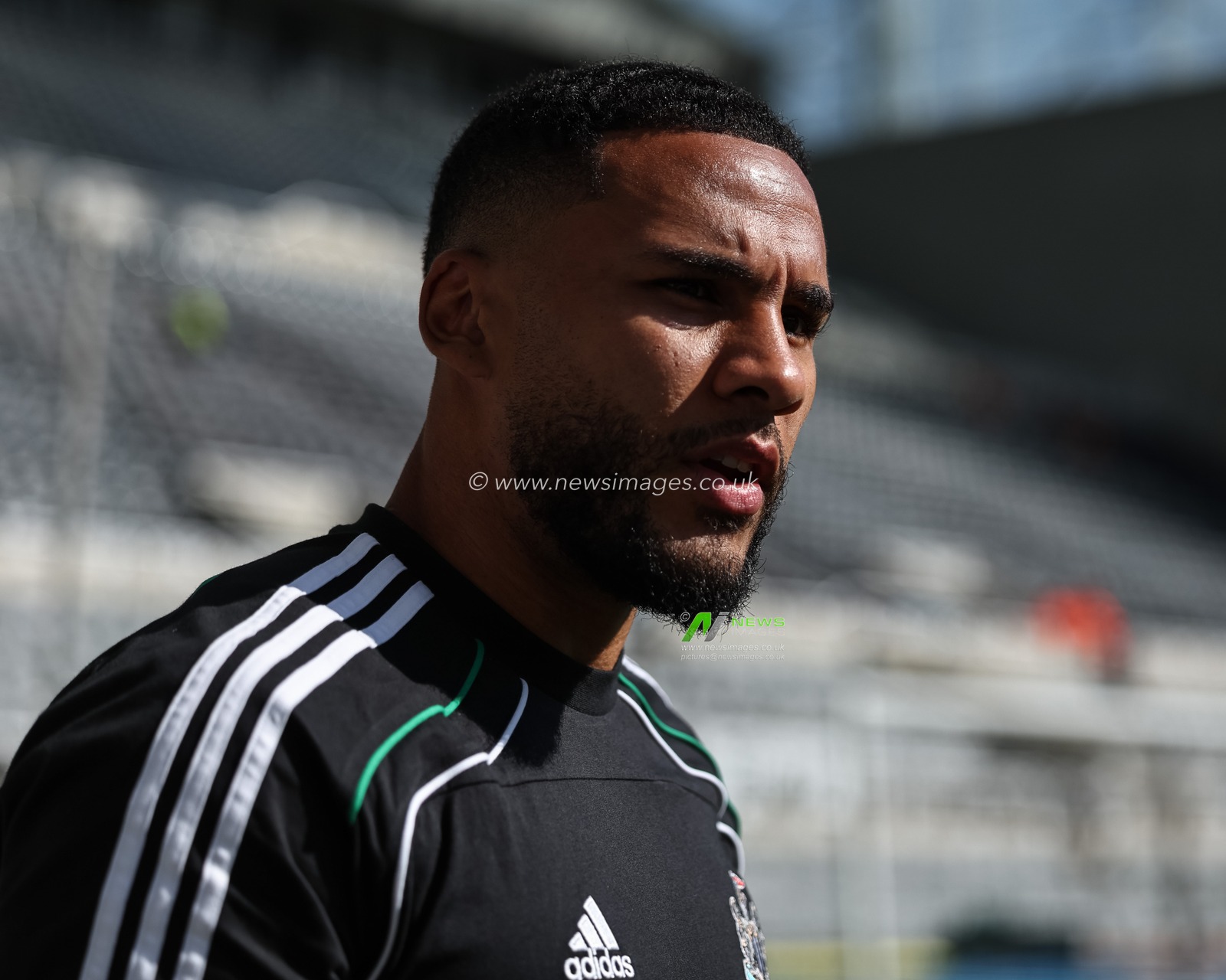 Callum Wilson of Newcastle United arrives during the Premier League match Newcastle United vs Chelsea at St. James's Park, Newcastle, United Kingdom, 11th May 2025

(Photo by Mark Cosgrove/News Images)