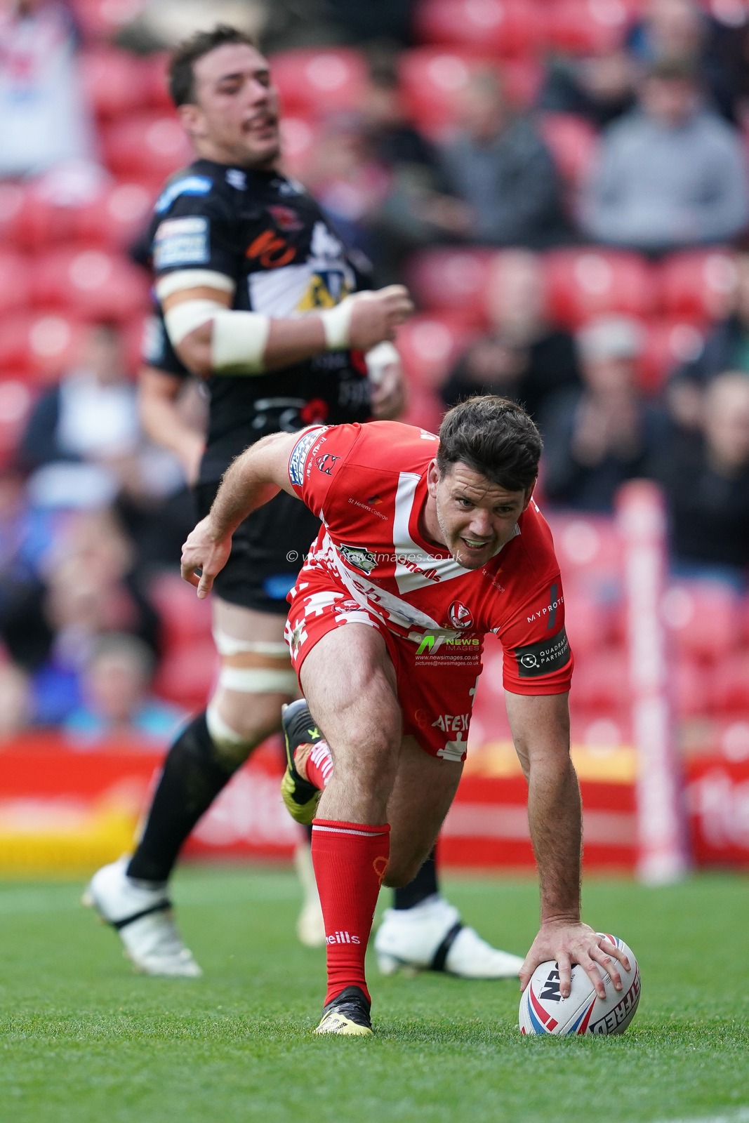 St. Helens's Lachlan Coote scores his sides seventh try


26th May 2019 , Anfield Stadium, Liverpool, England; Dacia Magic Weekend, Betfred Super League Round 16, St Helens vs Castleford Tigers ; 

Credit: Terry Donnelly/News Images