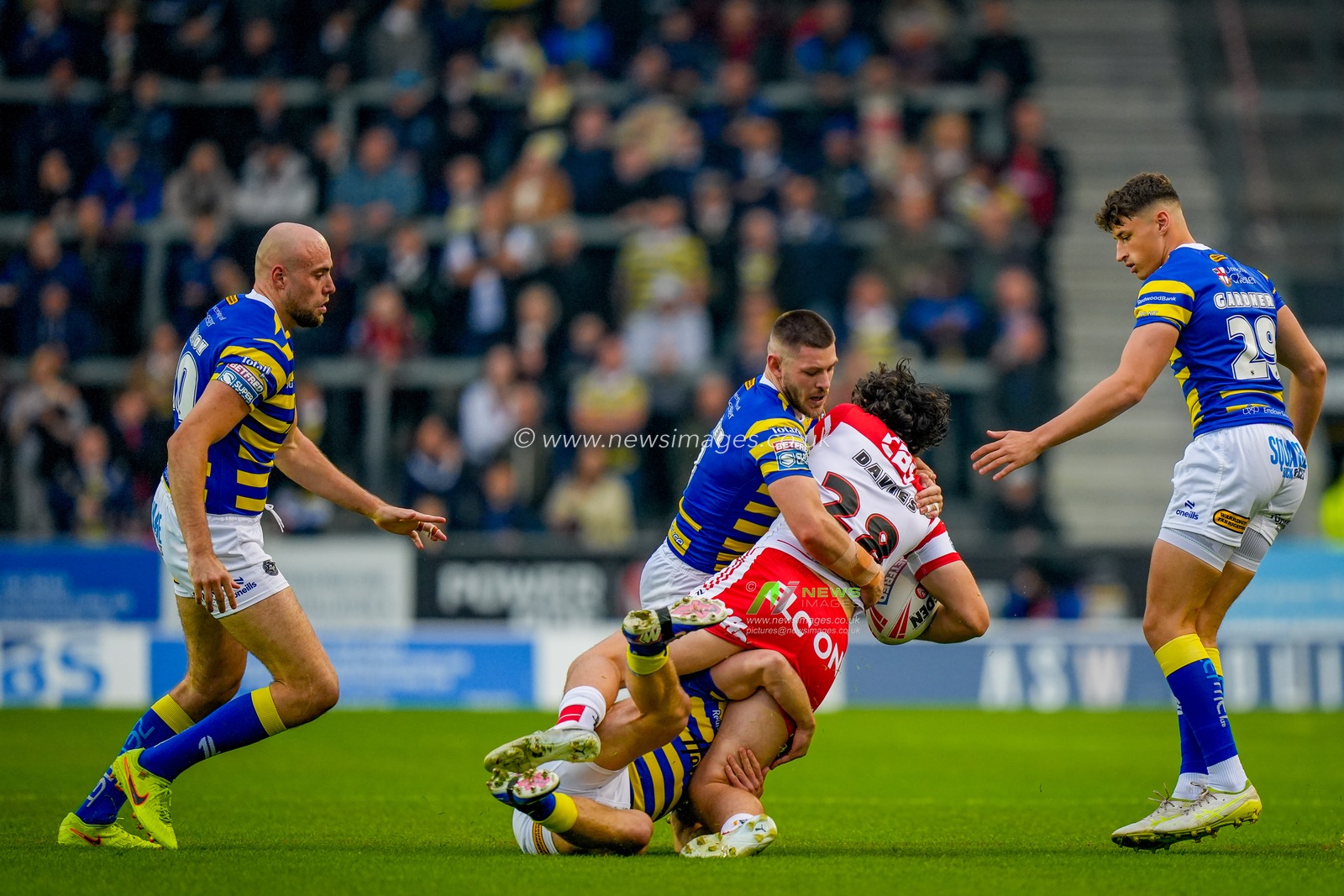 Danny Walker of Warrington Wolves tackles Jake Davies of St Helens R.F.C. during the Betfred Super League round 14 match St Helens vs Warrington Wolves at The BrewDog Stadium, St Helens, United Kingdom on 11 June 2026

(Photo by Maynard Manyowa/News Images)