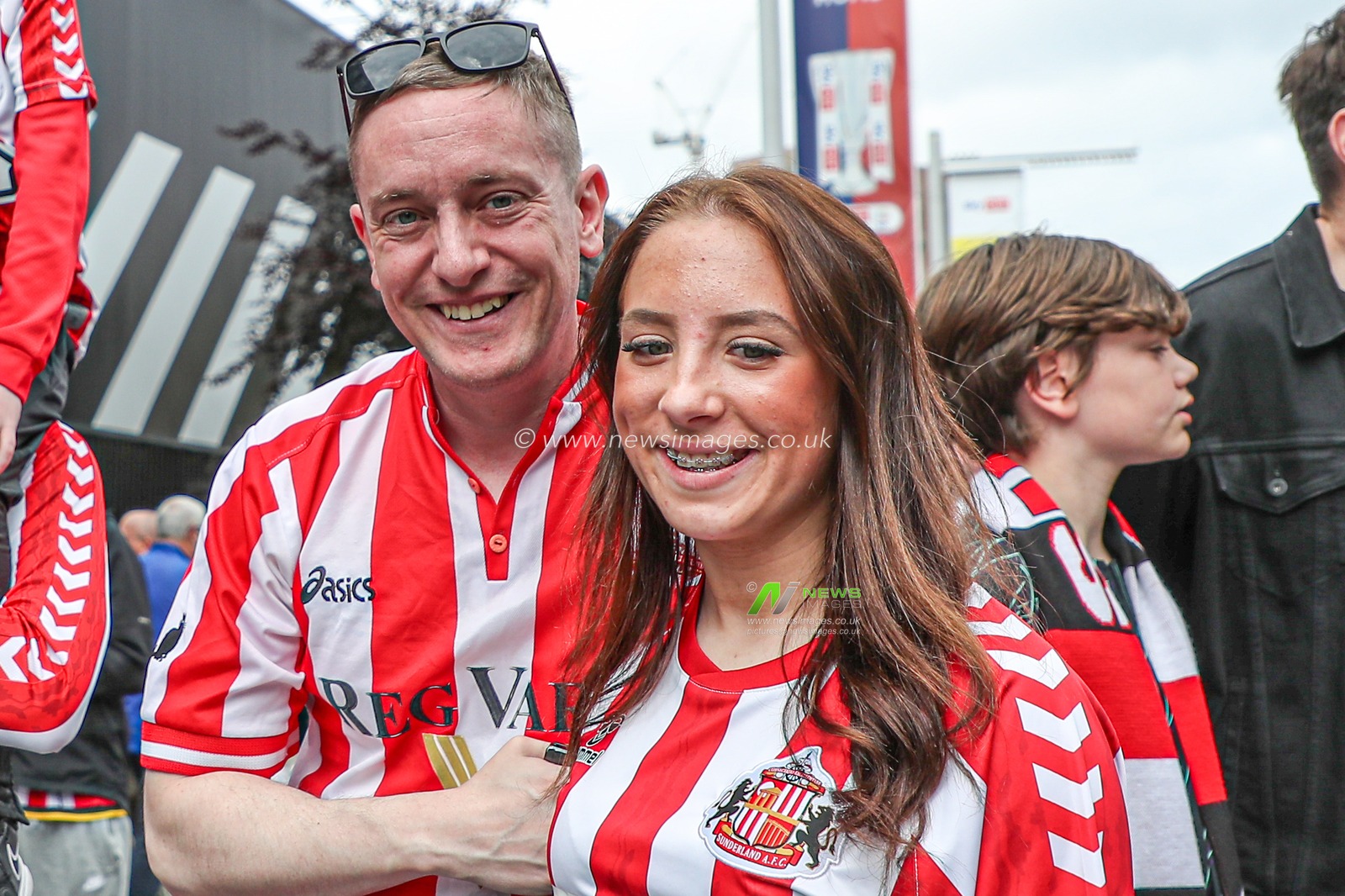 Sunderland fans walking towards stadium ahead of the Sky Bet Championship Playoff Final match Sheffield United vs Sunderland at Wembley Stadium, London, United Kingdom, 24th May 2025

(Photo by Izzy Poles/News Images)