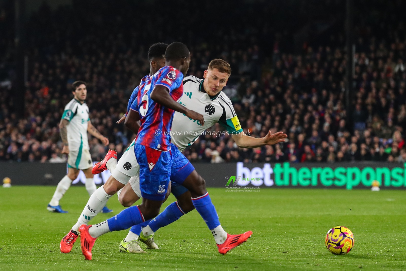 Jefferson Lerma of Crystal Palace fouls Harvey Barnes of Newcastle United during the Premier League match Crystal Palace vs Newcastle United at Selhurst Park, London, United Kingdom, 30th November 2024

(Photo by Gareth Evans/News Images)