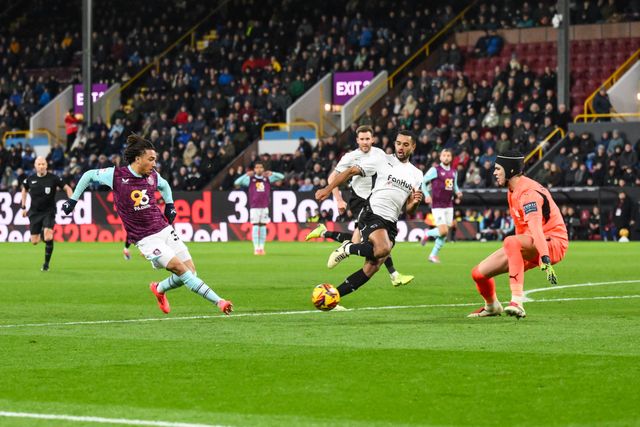 Luca Koleosho of Burnley shoots on goal during the Sky Bet Championship match Burnley vs Derby County at Turf Moor, Burnley, United Kingdom, 10th December 2024

(Photo by Craig Thomas/News Images)