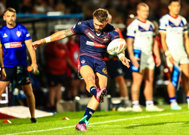 Lachlan Walmsley of Wakefield Trinity converts for a goal during the Betfred Super League round 21 match Wakefield Trinity vs St Helens at DIY Kitchens Stadium, Wakefield, United Kingdom, 8th August 2025

(Photo by Richard Bierton/News Images)
