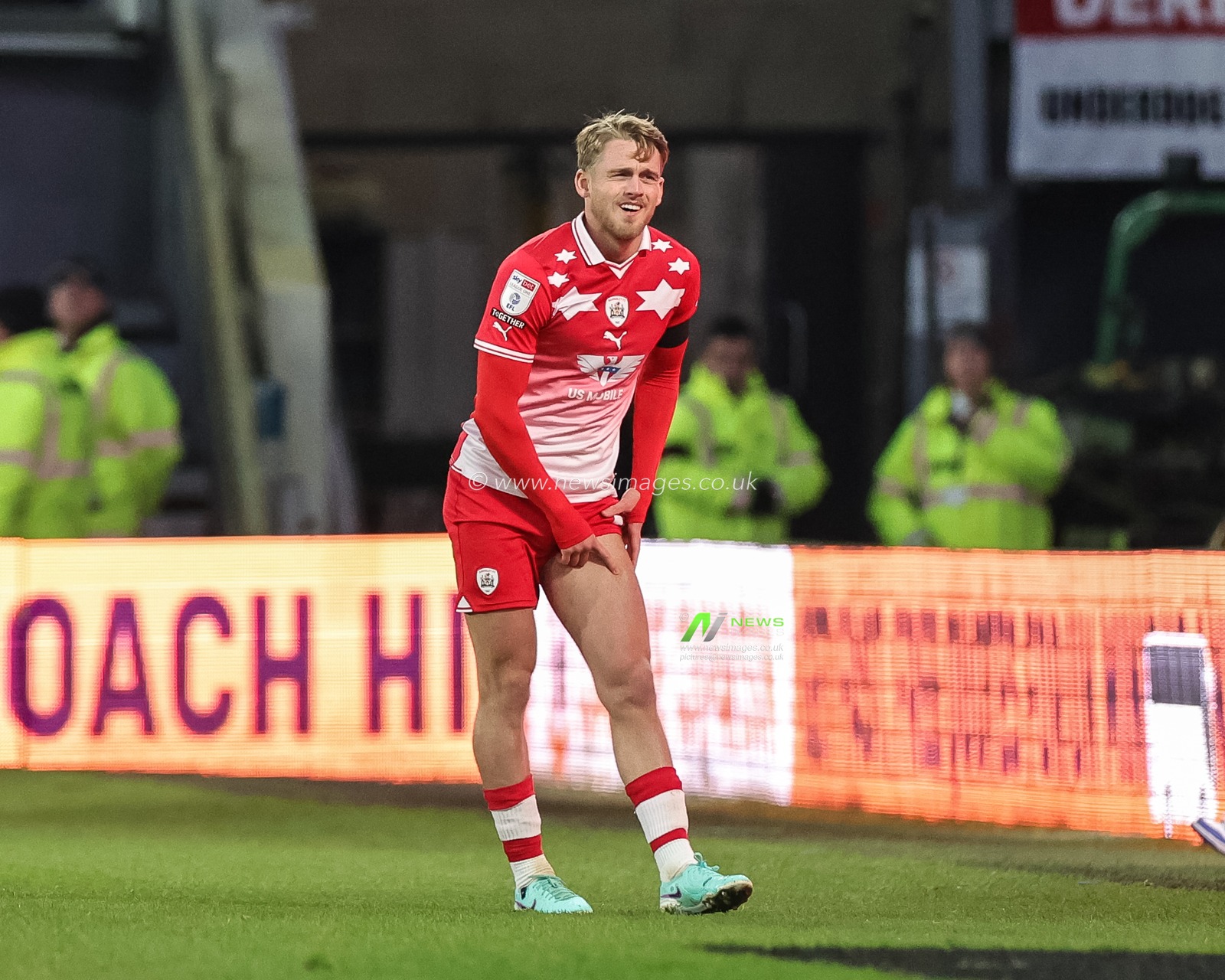 Josh Benson #10 of Barnsley pulls up injured after just coming on during the Sky Bet League 1 match Derby County vs Barnsley at Pride Park Stadium, Derby, United Kingdom, 11th November 2023

(Photo by Mark Cosgrove/News Images)
