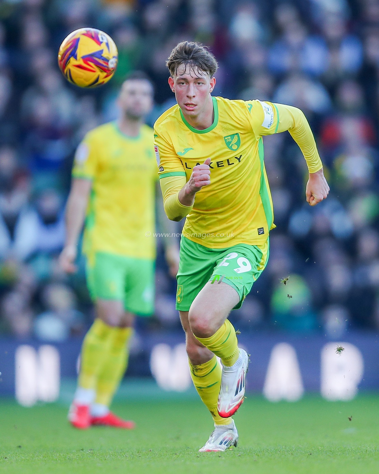 Oscar Schwartau of Norwich City breaks with the ball during the Sky Bet Championship match Norwich City vs Swansea City at Carrow Road, Norwich, United Kingdom, 25th January 2025

(Photo by Izzy Poles/News Images)