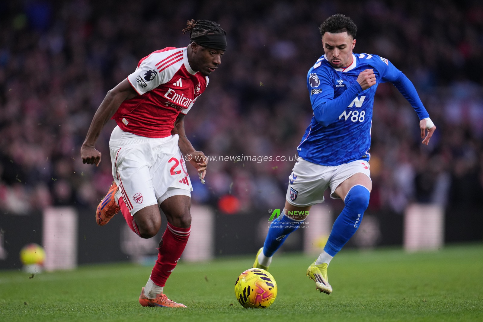 Noni Madueke of Arsenal on the ball under pressure from Chemsdine Talbi of Sunderland during the Premier League match Arsenal vs Sunderland at Emirates, London, United Kingdom on 07 February 2026

(Photo by Harvey Murphy/News Images)