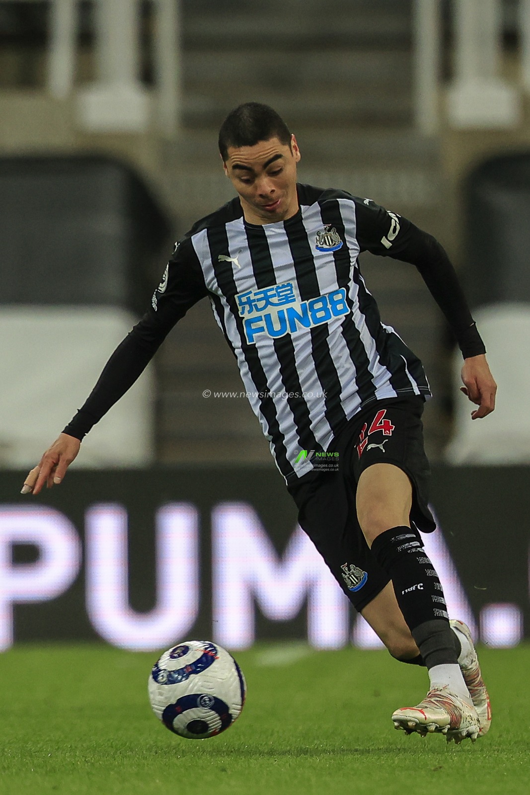 Miguel AlmirÃ³n #24 of Newcastle United in possession of the ball
