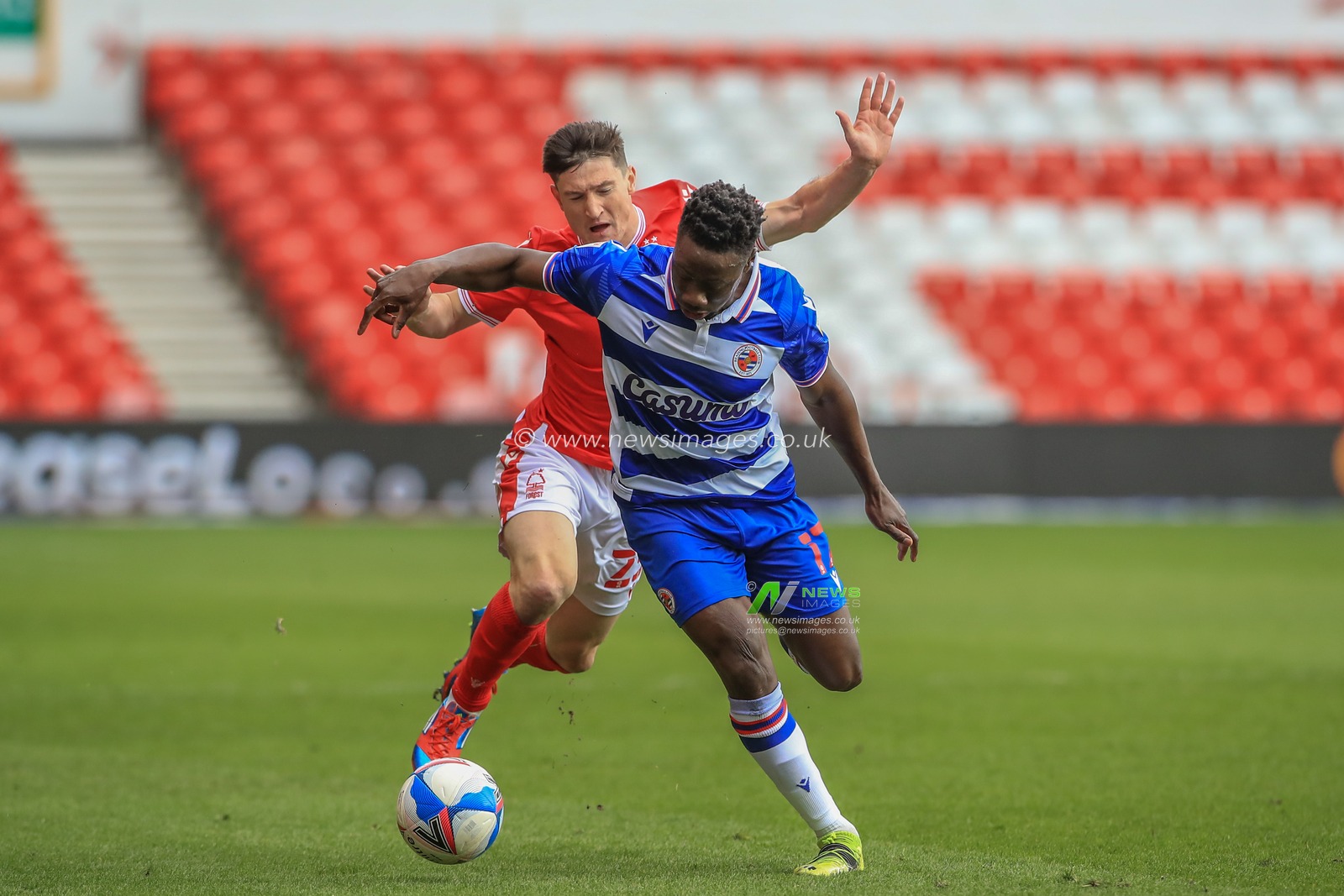 Andy Yiadom #17 of Reading shrugs off Joe Lolley #23 of Nottingham Forest