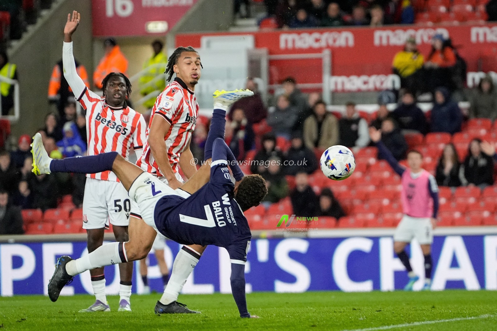 Thierno Ballo of Millwall attempts a bicycle kick during the Sky Bet Championship match Stoke City vs Millwall at Bet365 Stadium, Stoke On Trent, United Kingdom on 21 April 2026

(Photo by Maynard Manyowa/News Images)