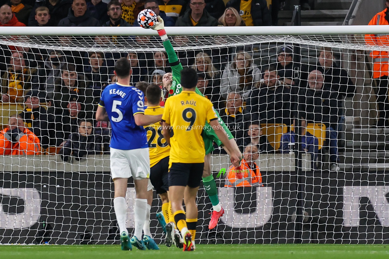 Jordan Pickford #1 of Everton makes a save from Hwang Hee-chan #26 of Wolverhampton Wanderers shot on goal