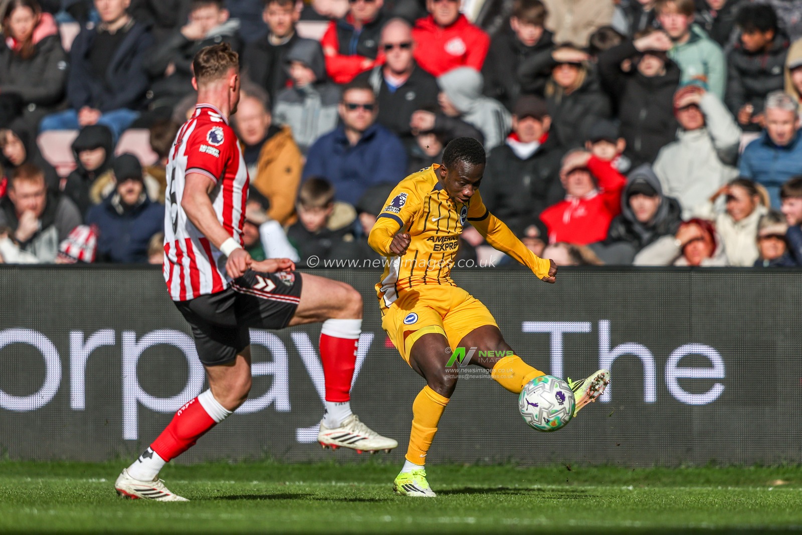 Yankuba Minteh of Brighton & Hove Albion crosses the ball into the box during the Premier League match Sunderland vs Brighton & Hove Albion at Stadium Of Light, Sunderland, United Kingdom on 14 March 2026

(Photo by Alfie Cosgrove/News Images)