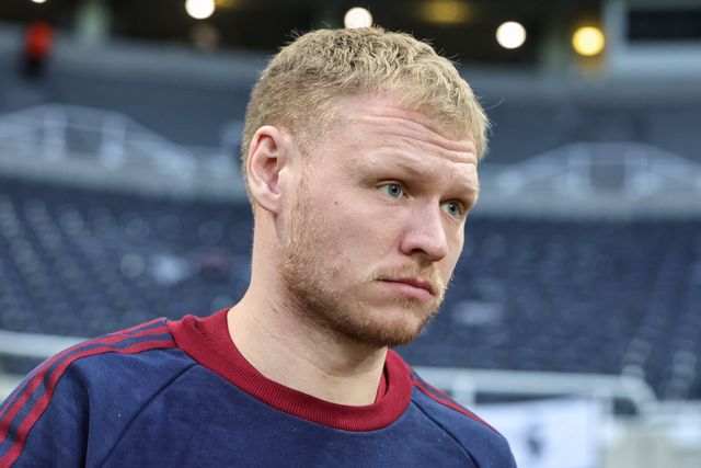 Newcastle Untied goalkeeper Aaron Ramsdale arrives during the UEFA Champions League Last 16 match Newcastle Untied vs Barcelona at St. James's Park, Newcastle, United Kingdom on 10 March 2026

(Photo by Mark Cosgrove/News Images)