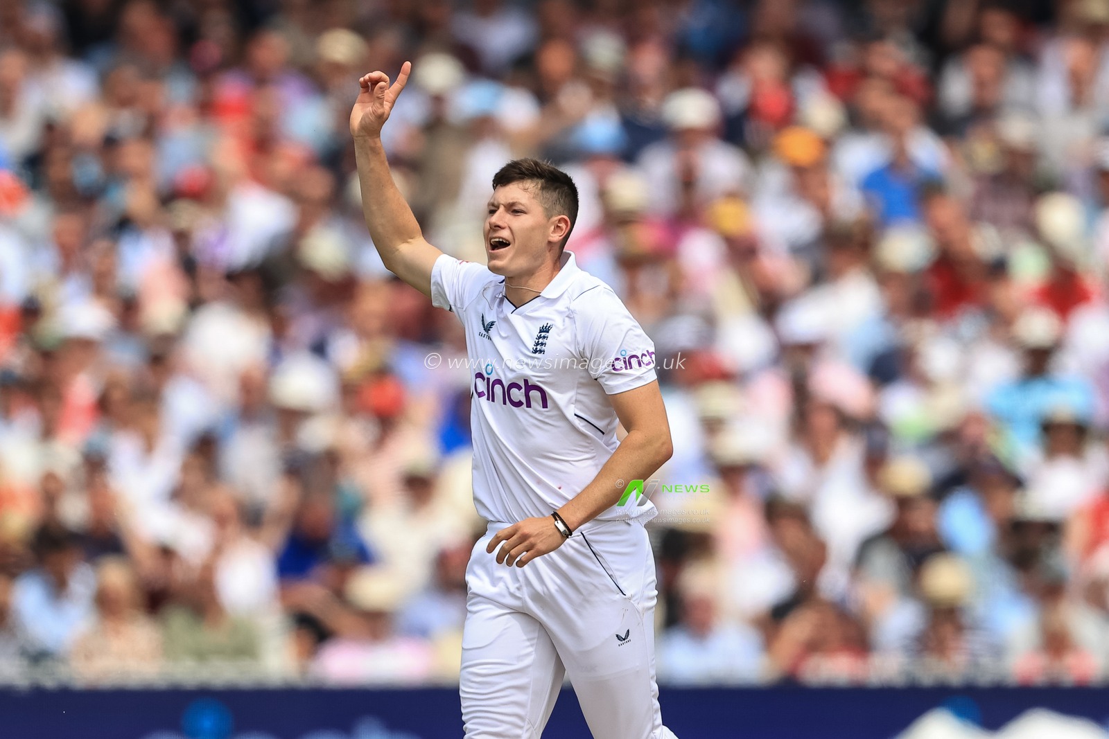 Matthew Potts of England celebrates taking Kane Williamson of New Zealandâ€™s wicket