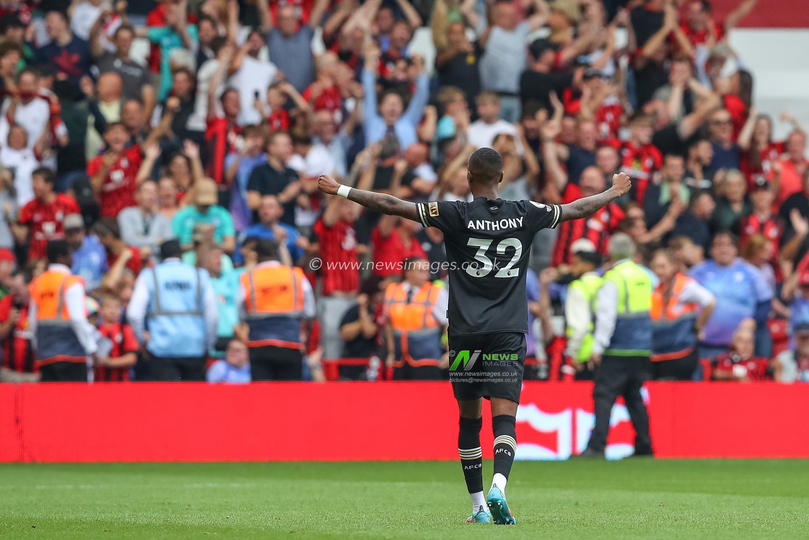 Jaidon Anthony #32 of Bournemouth celebrates his teams win in the Premier League match Nottingham Forest vs Bournemouth at City Ground, Nottingham, United Kingdom, 3rd September 2022

(Photo by Gareth Evans/News Images)