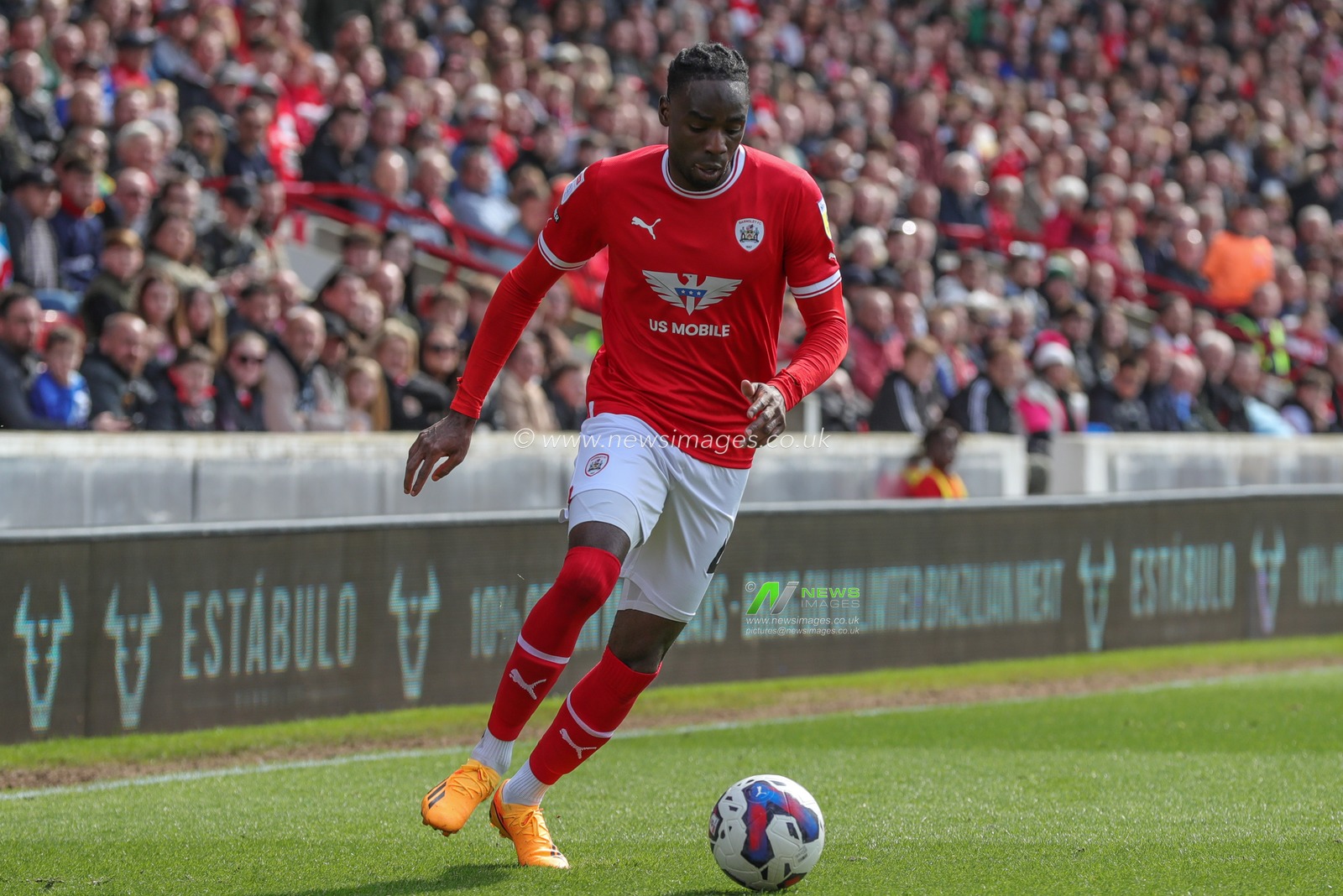 Devante Cole #44 of Barnsley holds the ball during the Sky Bet League 1 match Barnsley vs Oxford United at Oakwell, Barnsley, United Kingdom, 22nd April 2023

(Photo by Alfie Cosgrove/News Images)