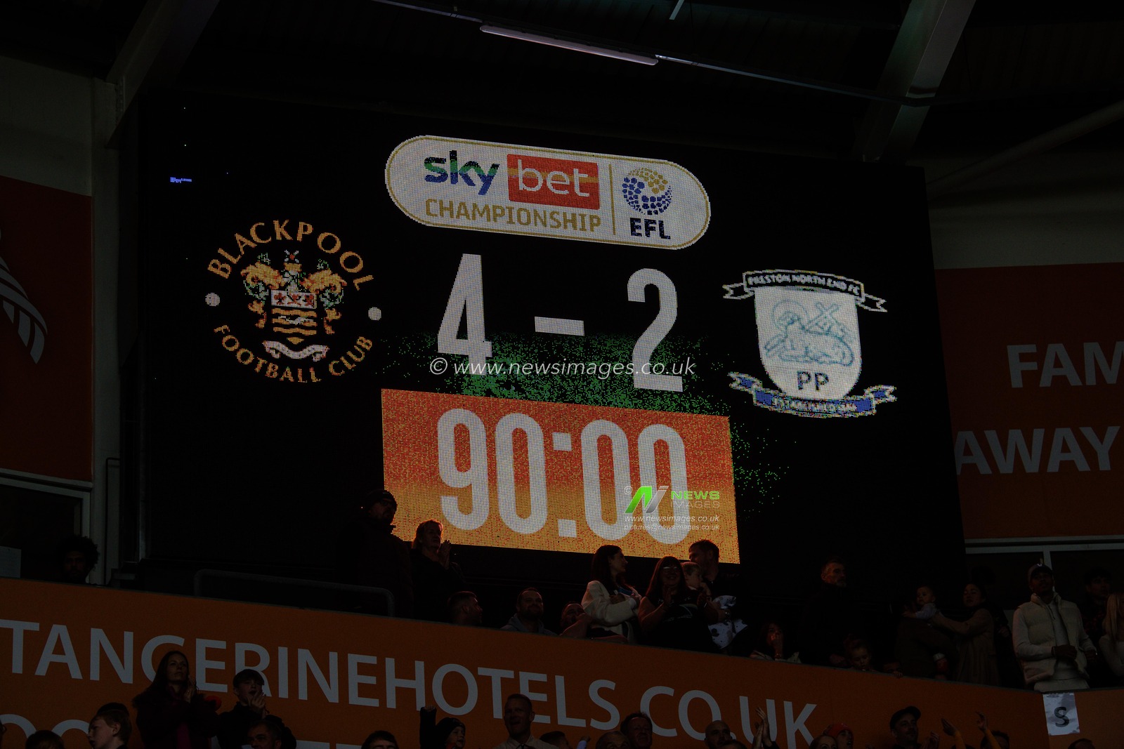 The final score at full time on the score board 4-2 during the Sky Bet Championship match Blackpool vs Preston North End at Bloomfield Road, Blackpool, United Kingdom, 22nd October 2022

(Photo by Craig Thomas/News Images)