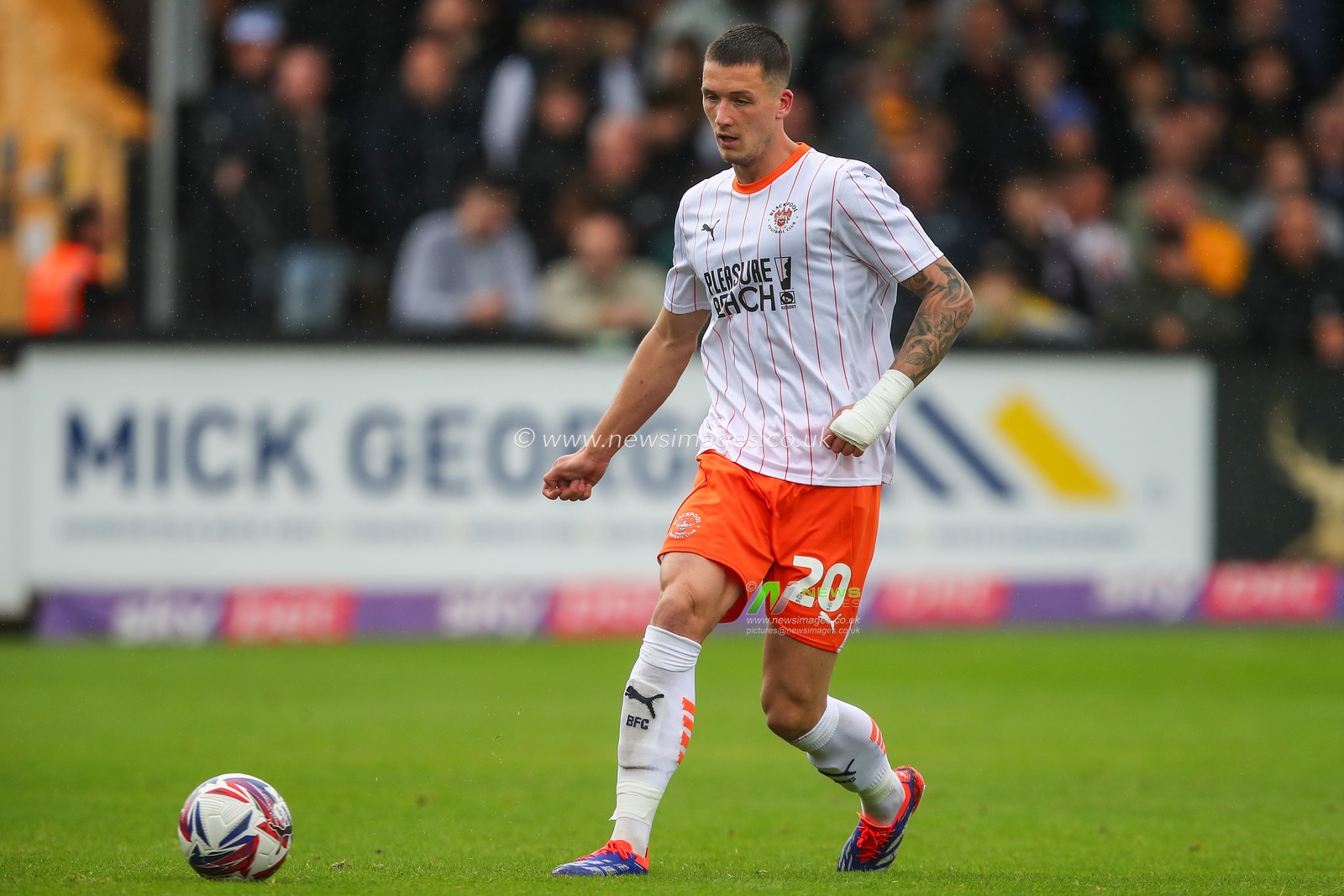 Oliver Casey of Blackpool passes the ball during the Sky Bet League 1 match Cambridge United vs Blackpool at Abbey Stadium, Cambridge, United Kingdom, 24th August 2024

(Photo by Gareth Evans/News Images)