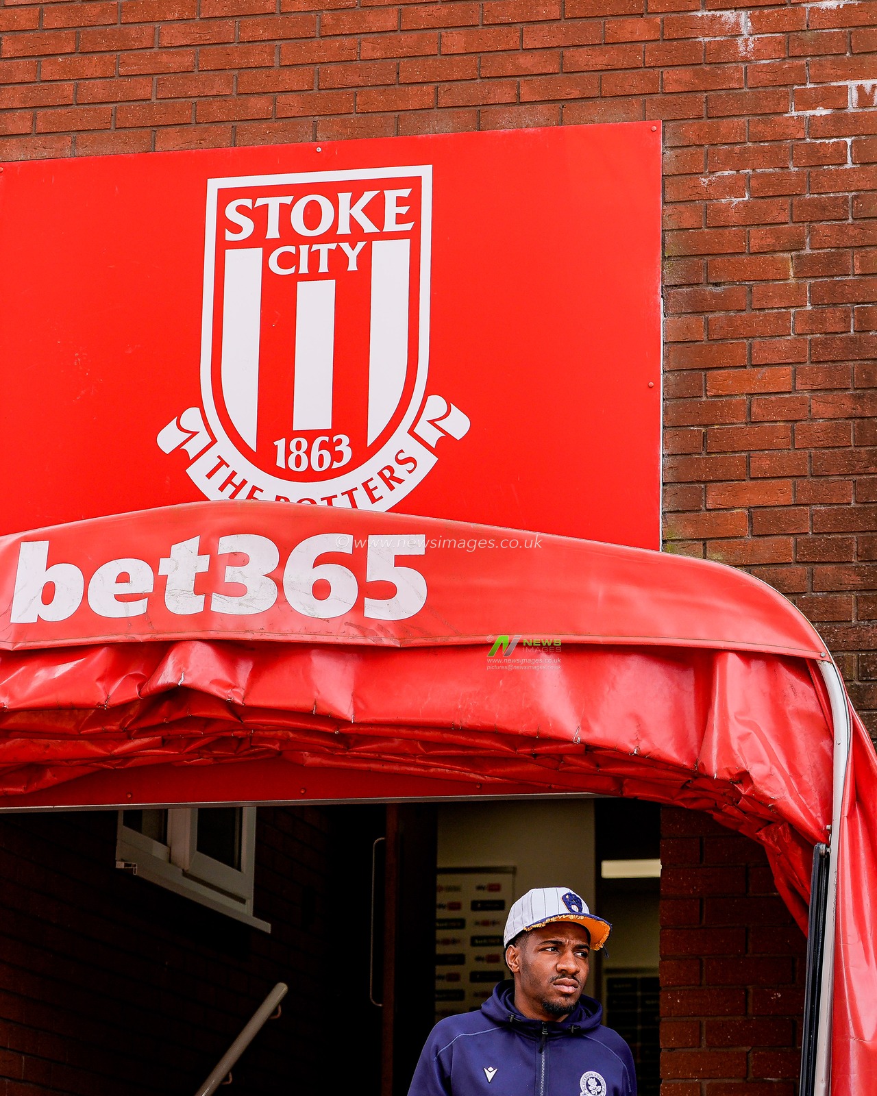 Ryan Alebiosu of Blackburn Rovers walks out of the tunnel to inspect the pitch prior to kick off during the Sky Bet Championship match Stoke City vs Blackburn Rovers at Bet365 Stadium, Stoke On Trent, United Kingdom on 11 April 2026

(Photo by Maynard Manyowa/News Images)