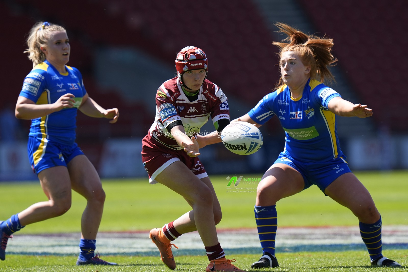 Isabel Rowe of Wigan Warriors passes the ball during the Betfred Women's Challenge Cup Semi-Final match Leeds Rhinos vs Wigan Warriors at Totally Wicked Stadium, St Helens, United Kingdom, 19th May 2024

(Photo by Steve Flynn/News Images)