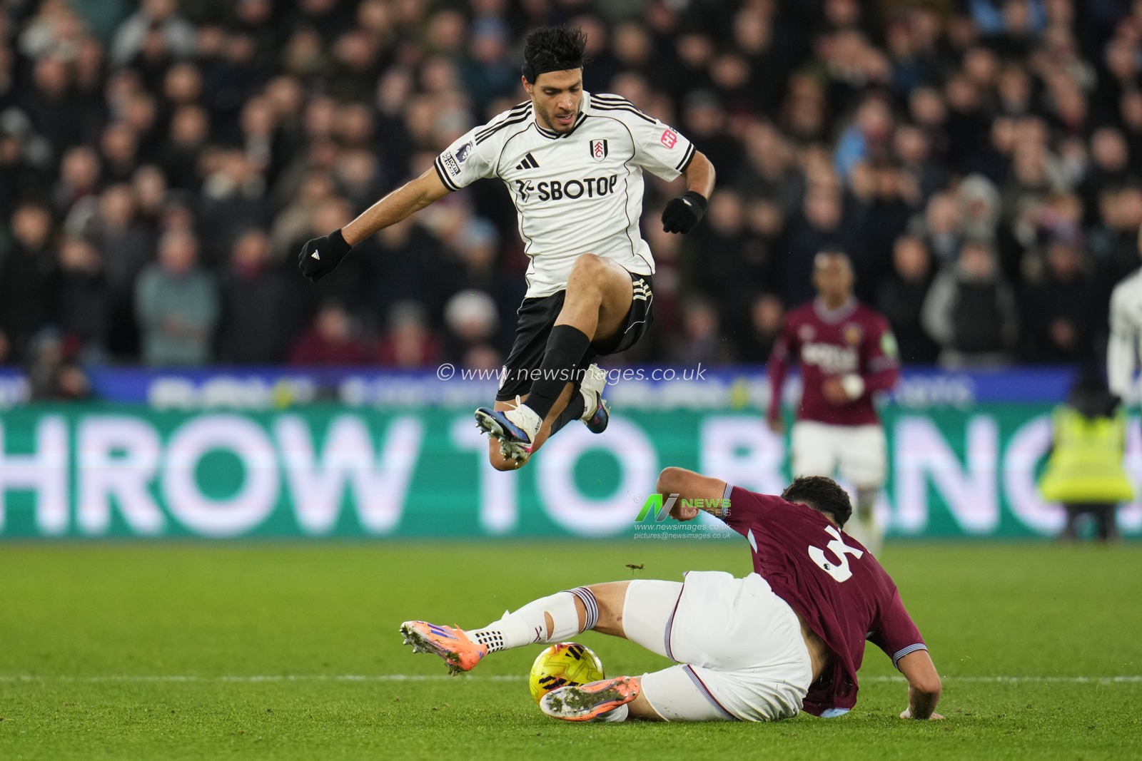 during the Premier League match West Ham United vs Fulham at London Stadium, London, United Kingdom, 27th December 2025

(Photo by Harvey Murphy/News Images)

*** GER AUT SUI OUT ***