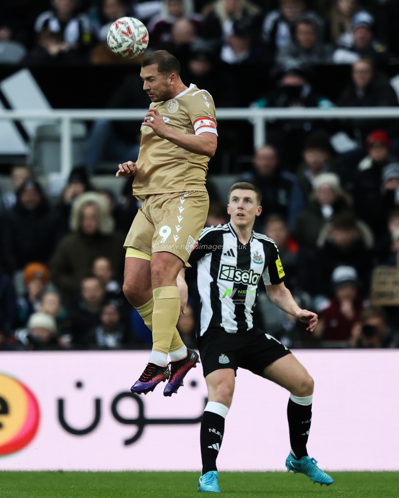 Michael Cheek of Bromley heads the ball during the Emirates FA Cup 3rd Round match Newcastle United vs Bromley FC at St. James's Park, Newcastle, United Kingdom, 12th January 2025

(Photo by Alfie Cosgrove/News Images)