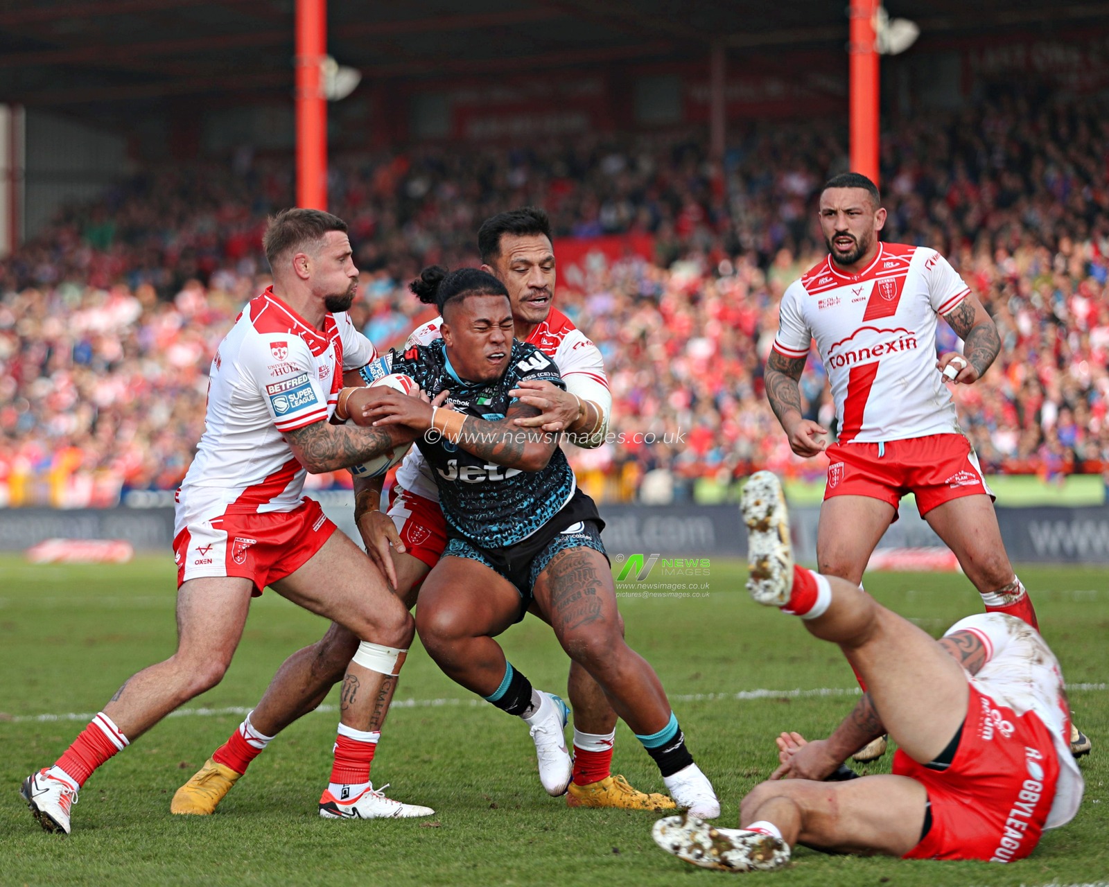 Michael Mcllorum of Hull KR and Sauaso Sue of Hull KR tackle Fanitesi Niu of Leigh Leopards during the Betfred Super League Round 5 match Hull KR vs Leigh Leopards at Sewell Group Craven Park, Kingston upon Hull, United Kingdom, 22nd March 2025

(Photo by Sam Eaden/News Images)