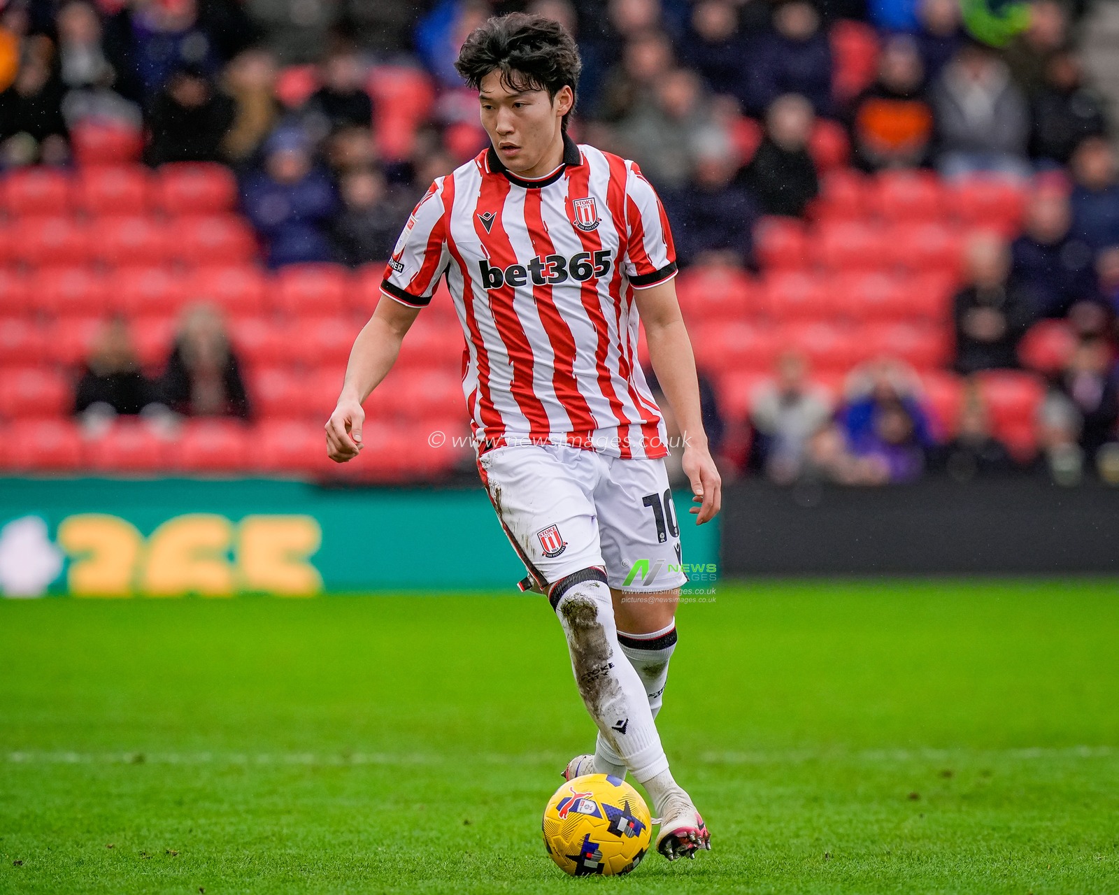 Bae Jun-Ho of Stoke City makes a run with the ball  during the Sky Bet Championship match Stoke City vs Southampton at Bet365 Stadium, Stoke-on-Trent, United Kingdom, 31st January 2026

(Photo by Maynard Manyowa/News Images)
