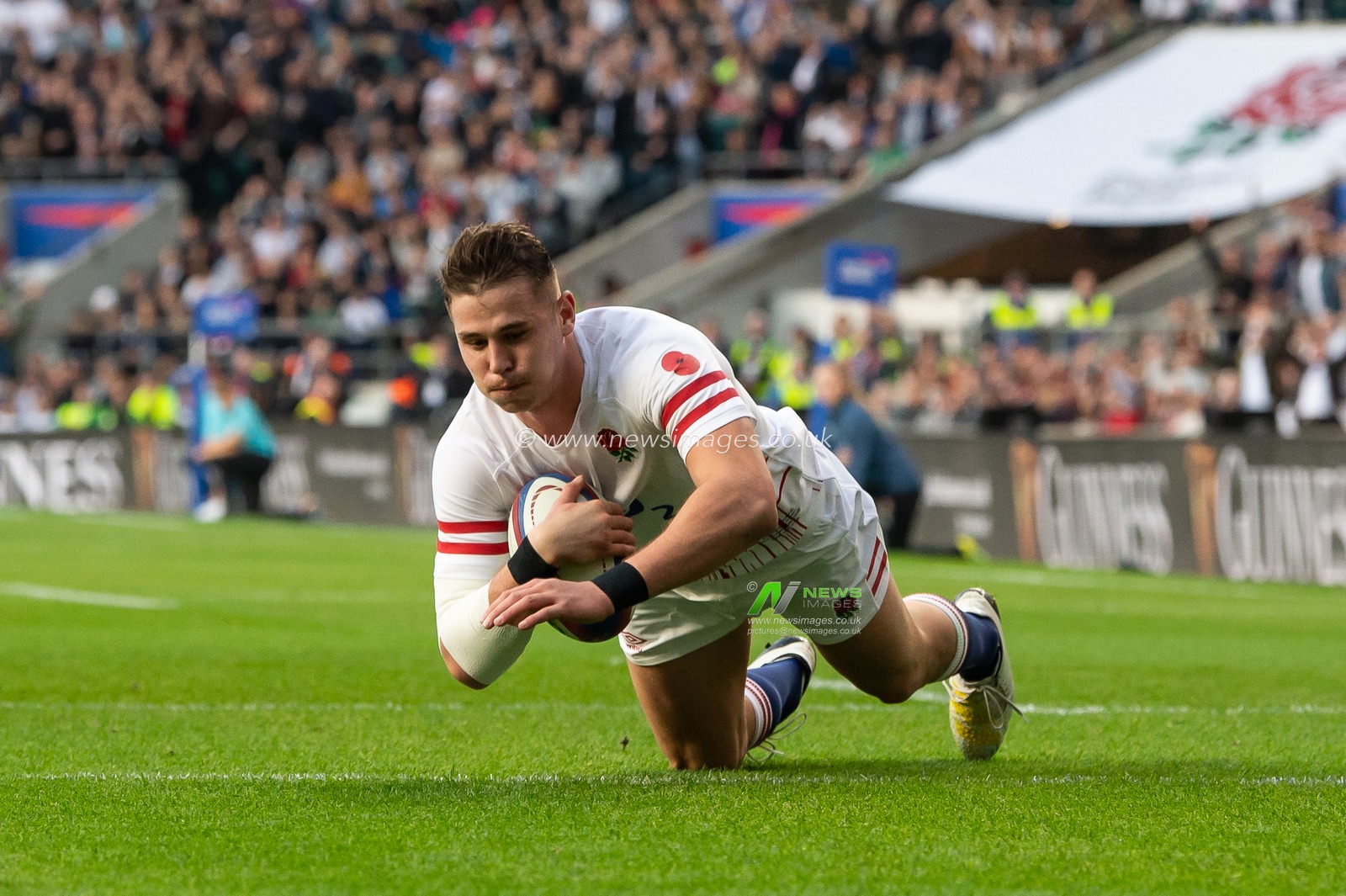Freddie Steward of England goes over for a try during the Autumn internationals match England vs Japan at Twickenham Stadium, Twickenham, United Kingdom, 12th November 2022

(Photo by Craig Thomas/News Images)