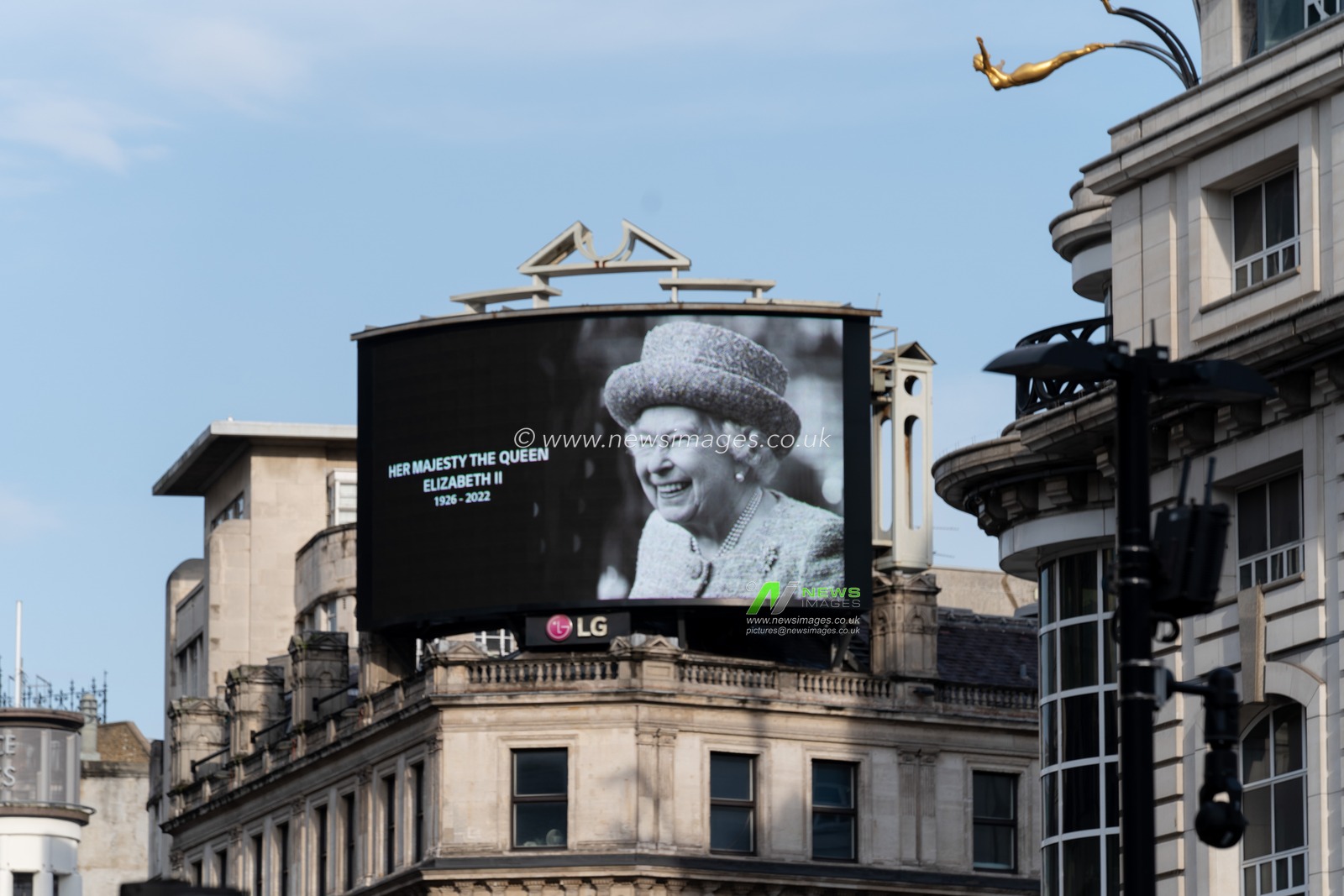 A tribute of Queen Elizabeth 11 was displayed on the Piccadilly Circus billboards after the passing of Her Majesty The Queen, London, United Kingdom, 9th September 2022

(Photo by Richard Washbrooke/News Images)