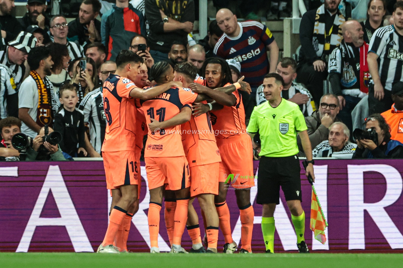 Barcelona celebrate Marcus Rashford of Barcelona goal to make it 2-0 during the UEFA Champions League 2025/26 Phase MD1 Newcastle United vs Barcelona at St James's Park, Newcastle, United Kingdom, 18th September 2025

(Photo by Mark Cosgrove/News Images)
