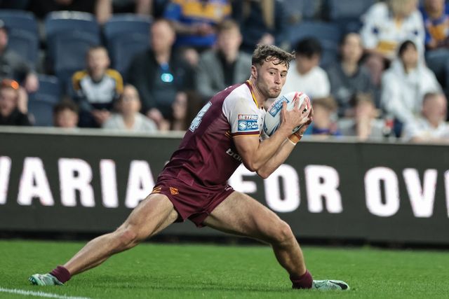 Connor Carr of Huddersfield Giants catches the high ball during the Betfred Super League round 12 match Leeds Rhinos vs Huddersfield Giants at AMT Headingley Stadium, Leeds, United Kingdom on 22 May 2026

(Photo by Mark Cosgrove/News Images)