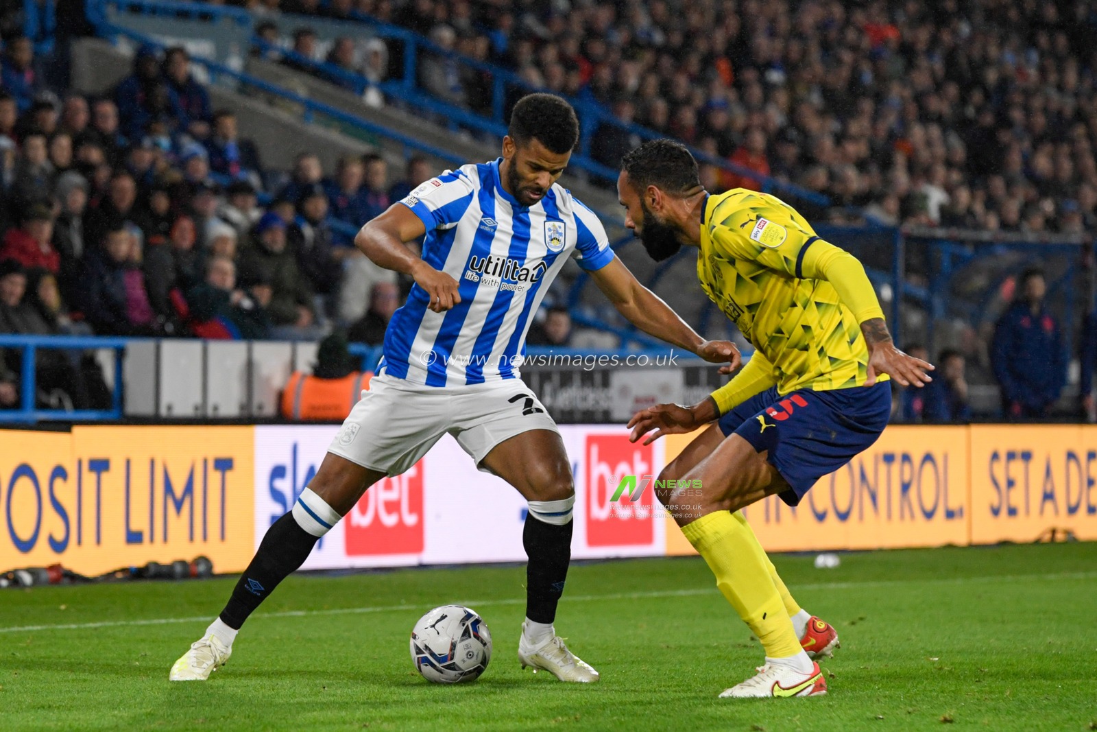Fraizer Campbell #22 of Huddersfield Town looks for a way past Kyle Bartley #5 of West Bromwich Albion