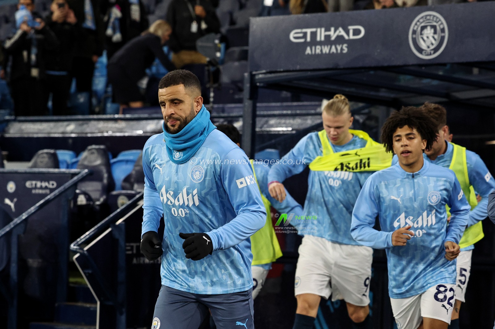 Kyle Walker of Manchester City in the pregame warmup session during the Premier League match Manchester City vs Tottenham Hotspur at Etihad Stadium, Manchester, United Kingdom, 23rd November 2024

(Photo by Mark Cosgrove/News Images)