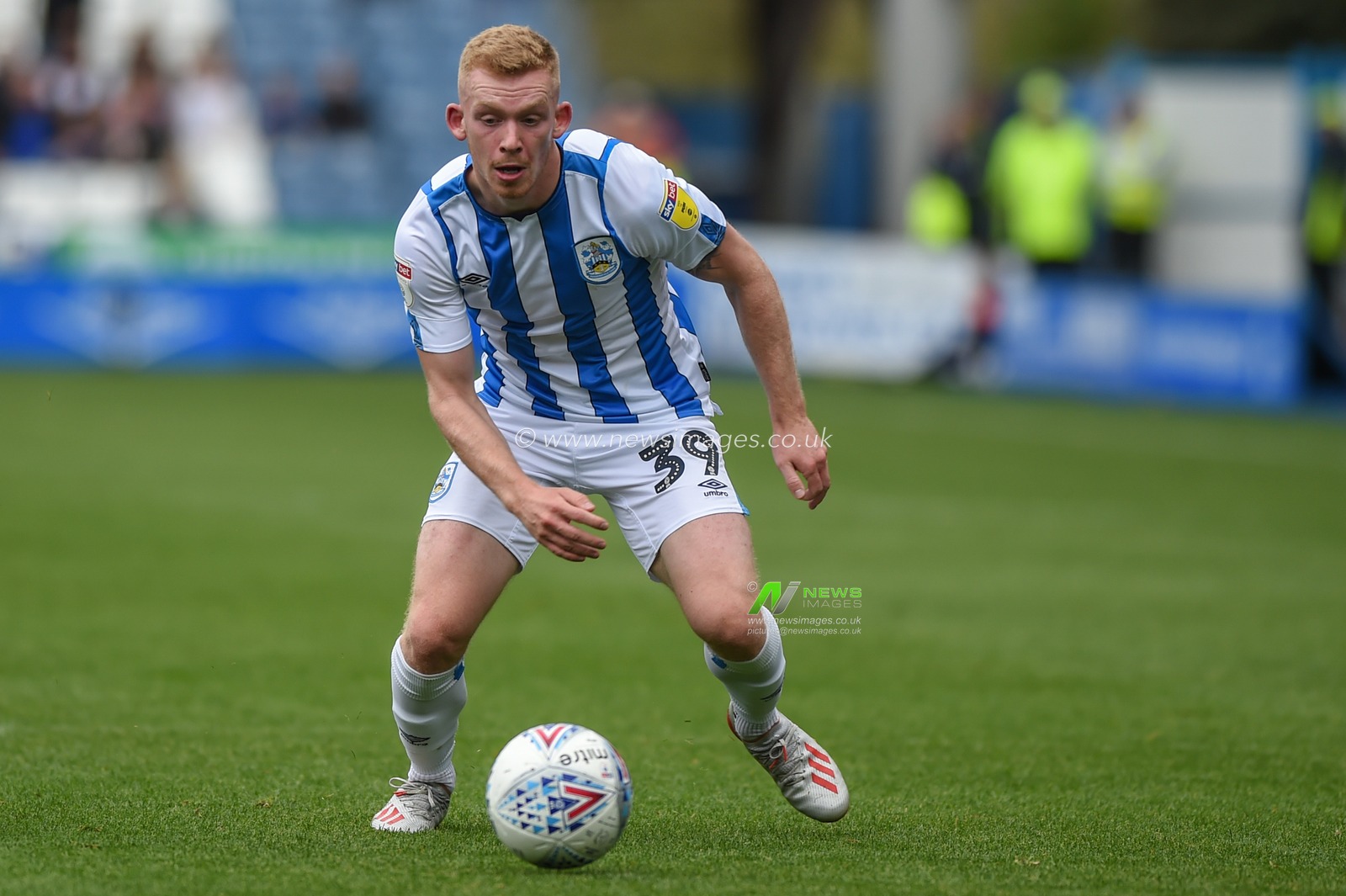 15th September 2019, John Smiths Stadium, Huddersfield England; Sky Bet Championship Football, Huddersfield Town vs Sheffield Wednesday ;Lewis O'Brien (39) of Huddersfield Town with the ball during local derby with Sheffield Wednesday.

Credit: Dean Williams/News Images

English Football League images are subject to DataCo Licence